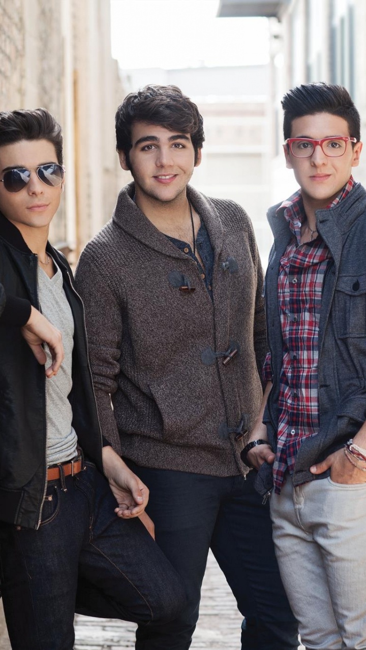 Обои фэшн, уличная мода, очки, прохлада, джинсы в разрешении 720x1280