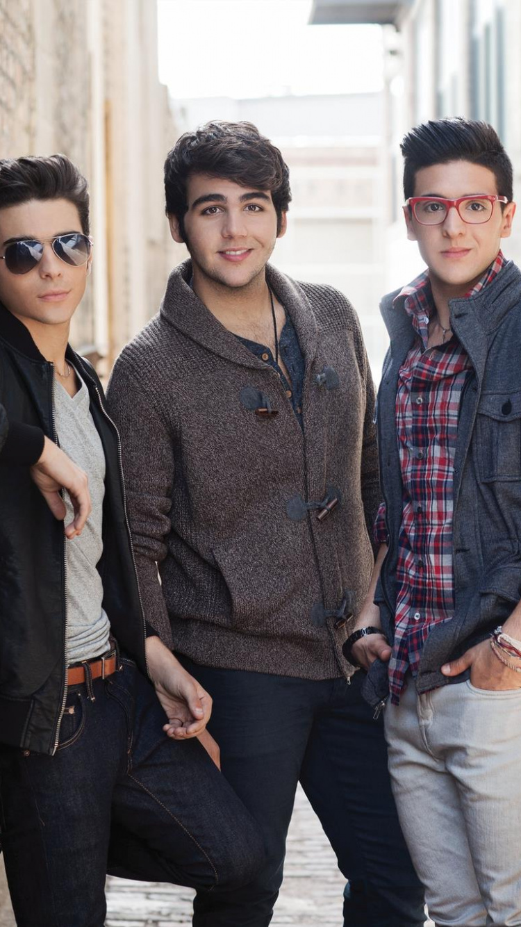 Обои фэшн, уличная мода, очки, прохлада, джинсы в разрешении 750x1334