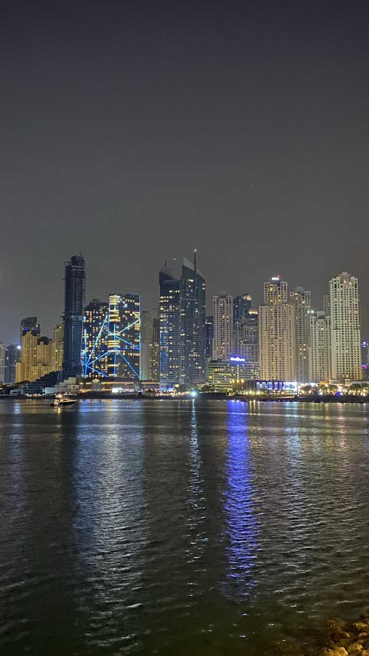 Обои Дубай, городской пейзаж, вода, ночь, башня в разрешении 750x1334