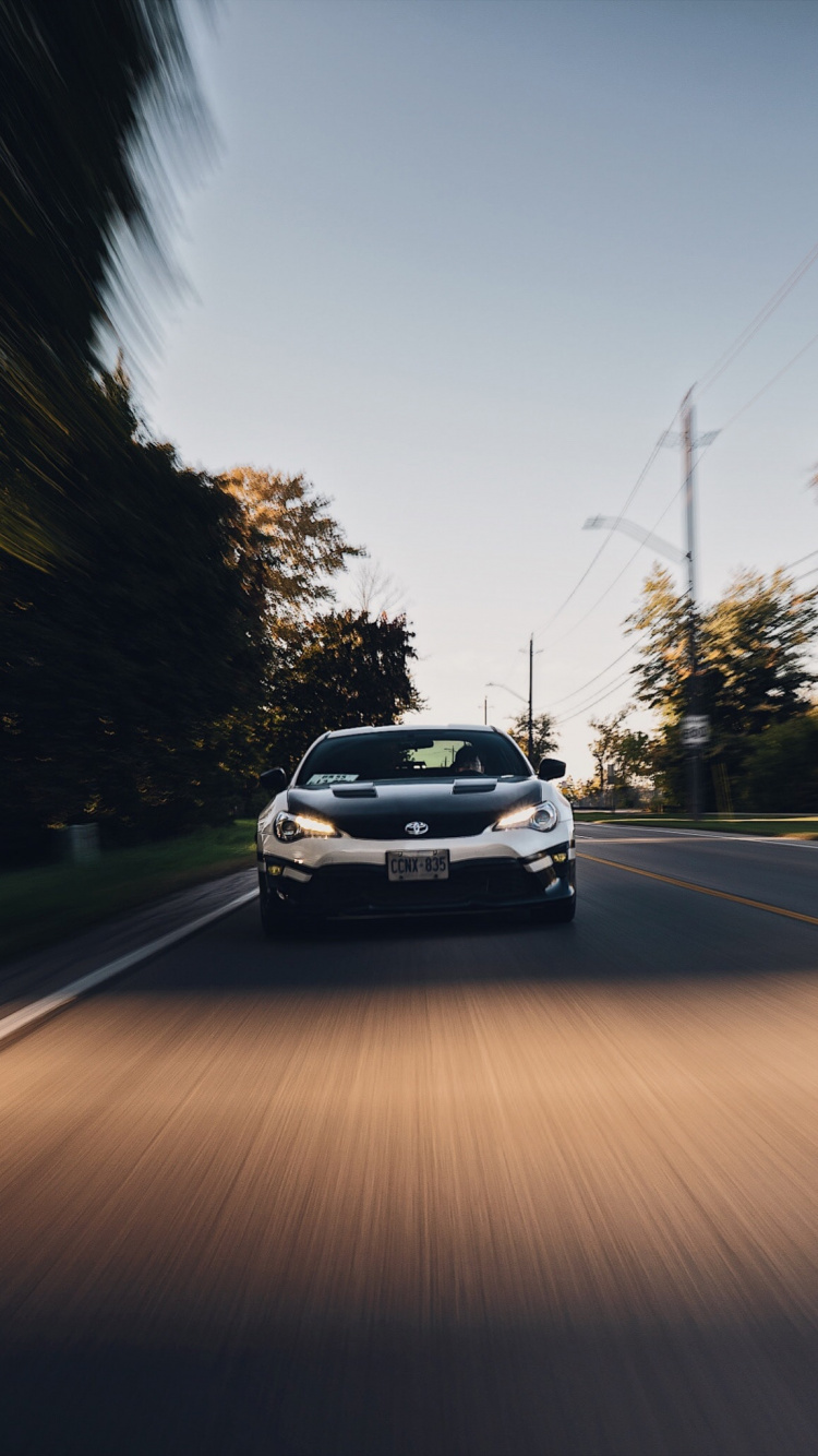 Обои дорога, магистраль, асфальт, переулок, автомобильный экстерьер в разрешении 750x1334
