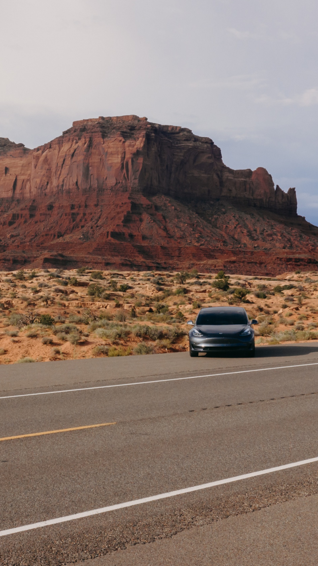 Обои Tesla Model 3, Tesla, долина монументов, Король, электромобиль в разрешении 1080x1920