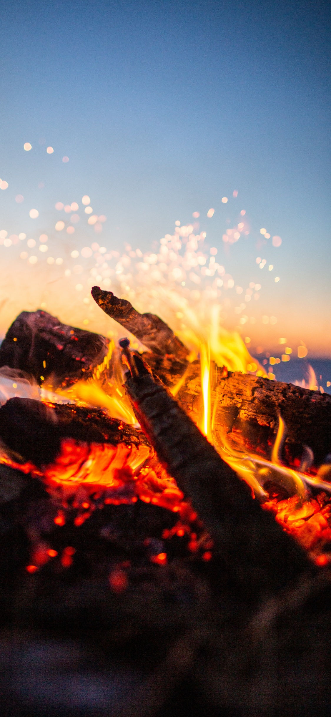 Обои рок, тепло, огонь, атмосфера, видео в разрешении 1125x2436