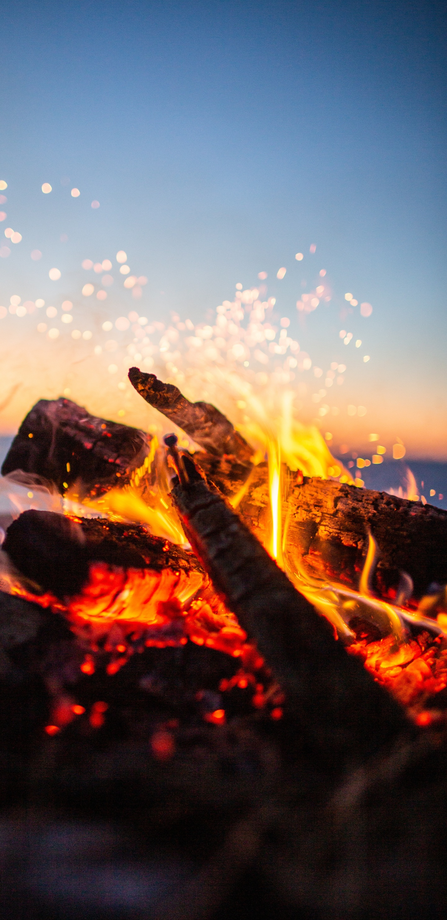Обои рок, тепло, огонь, атмосфера, видео в разрешении 1440x2960