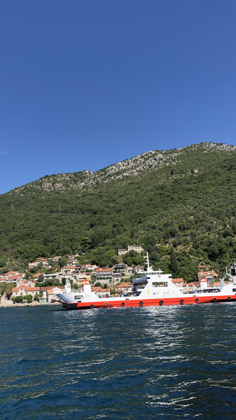 Обои перевозка воды, вода, горный рельеф, судно, холм в разрешении 750x1334