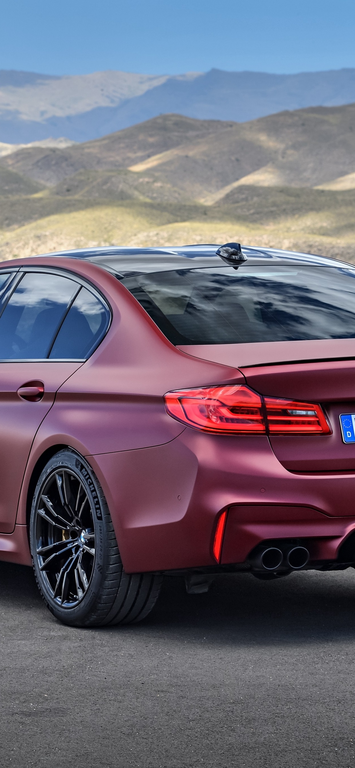 Обои БМВ М5 2018, bmw, БМВ М5, седан, авто в разрешении 1242x2688