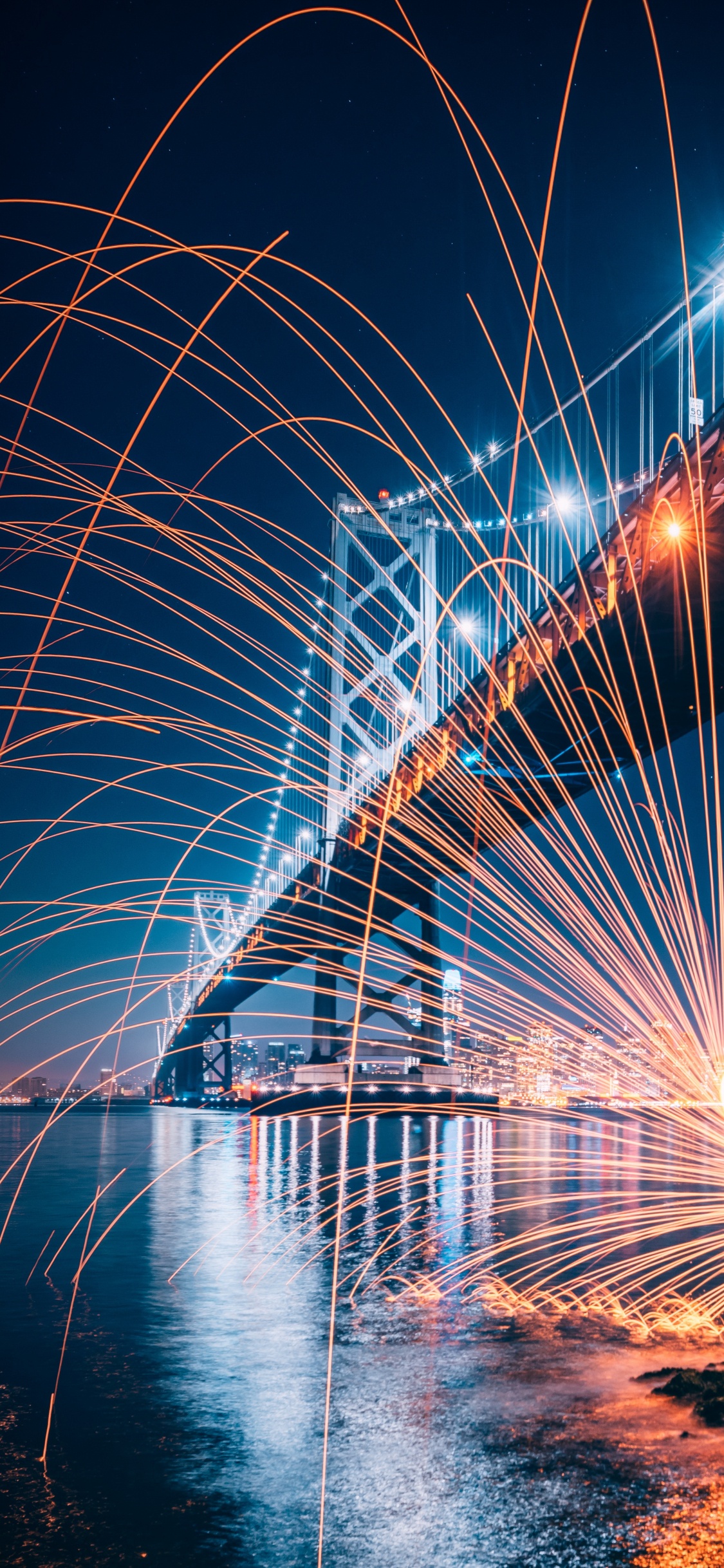 Обои арт, вода, свет, электричество, уличный фонарь в разрешении 1125x2436