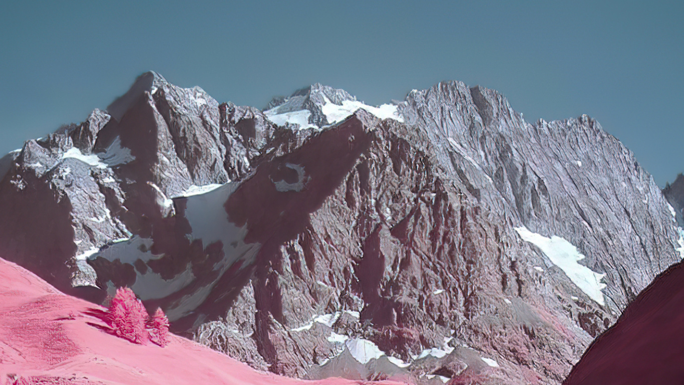 Обои яблоко, смартфон, облако, растение, гора в разрешении 1366x768