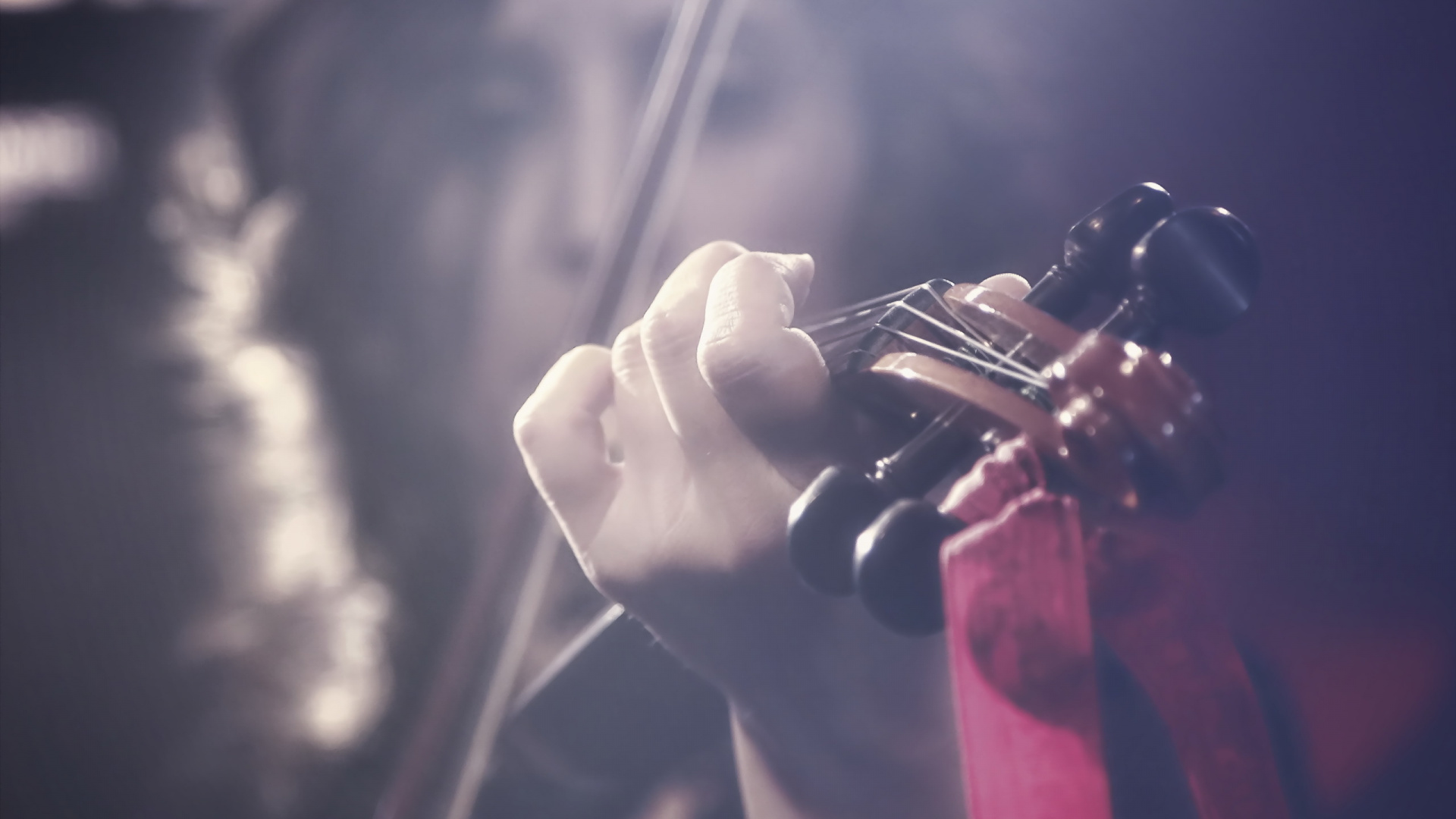 Обои скрипка, музыка, строка, темнота, музыкант в разрешении 1920x1080