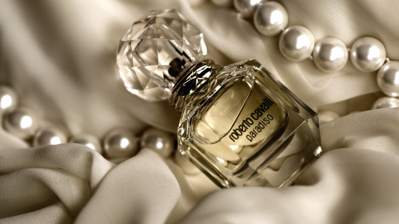 Обои модный аксессуар, ювелирные изделия, жемчужина, металл, золото в разрешении 1366x768