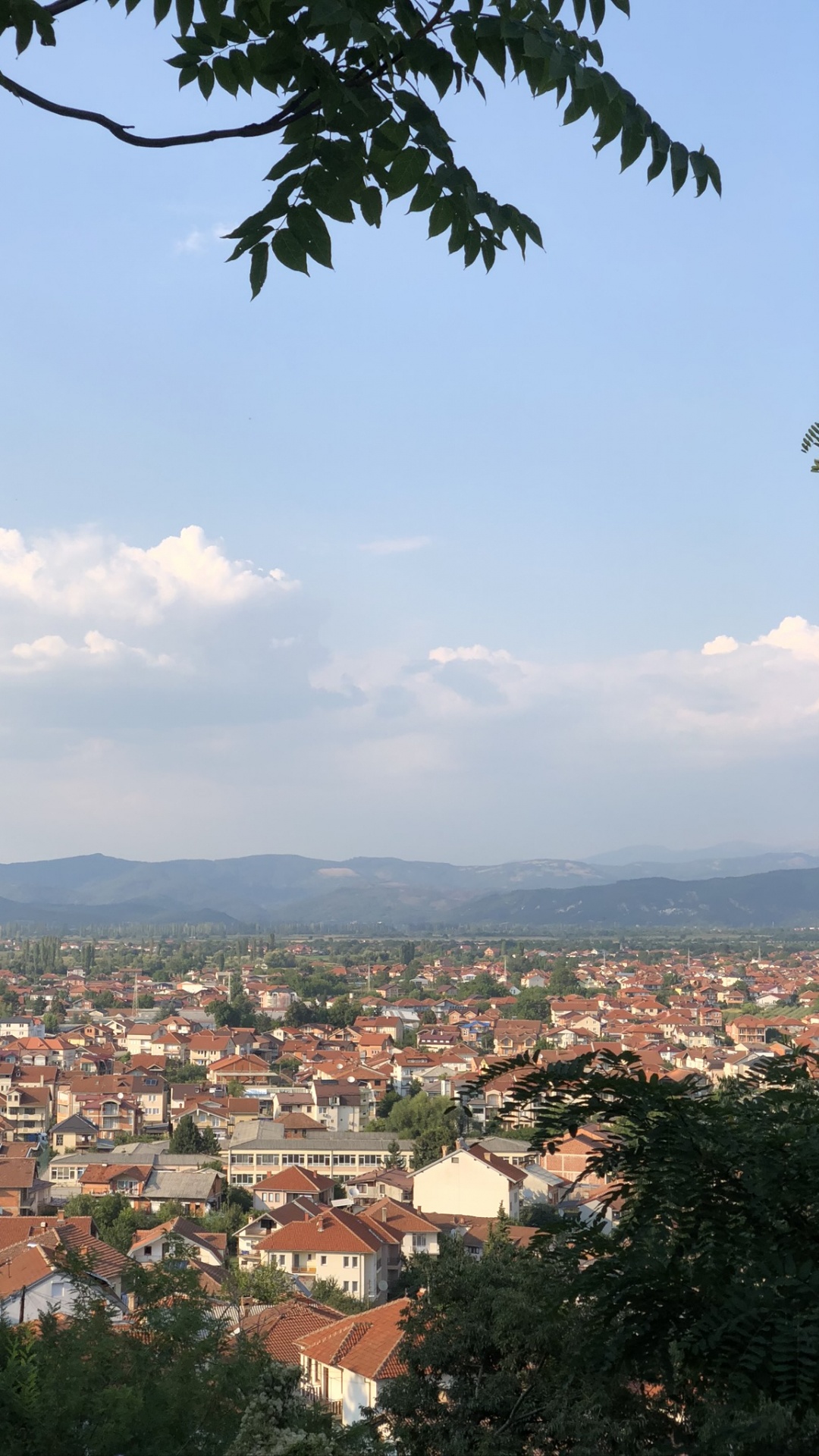 Обои пейзажи гор, соседство, облако, жилой район, городок в разрешении 1080x1920