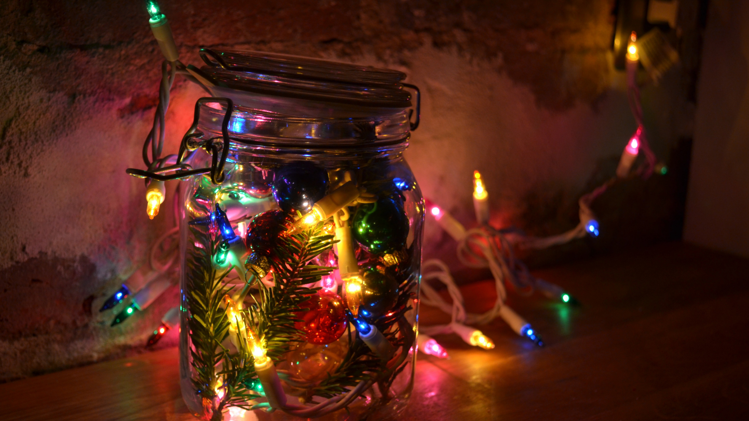 Обои Рождественский день, свет, Рождественские огни, освещение, Рождественские украшения в разрешении 2560x1440