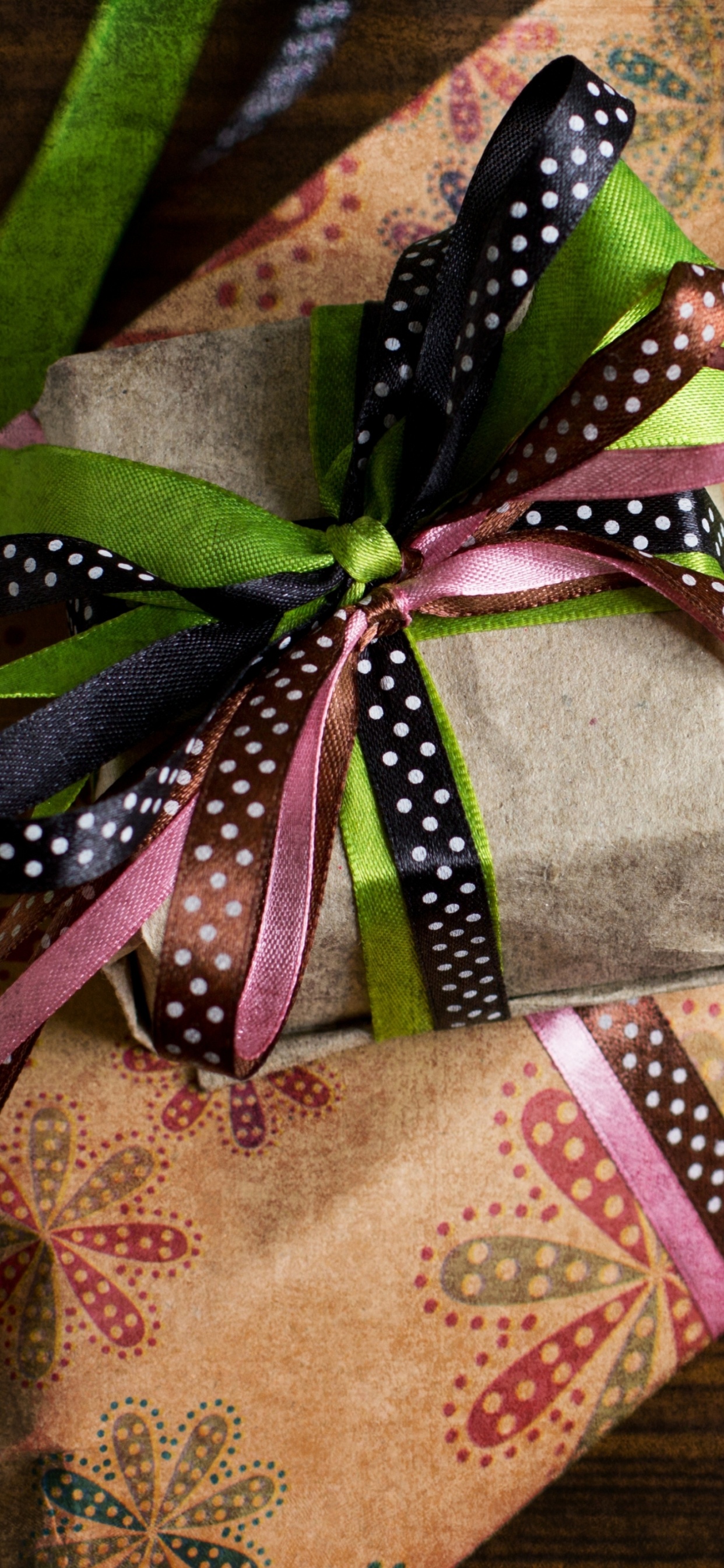 Обои подарок, подарочная упаковка, лента, настоящее время, розовый в разрешении 1242x2688