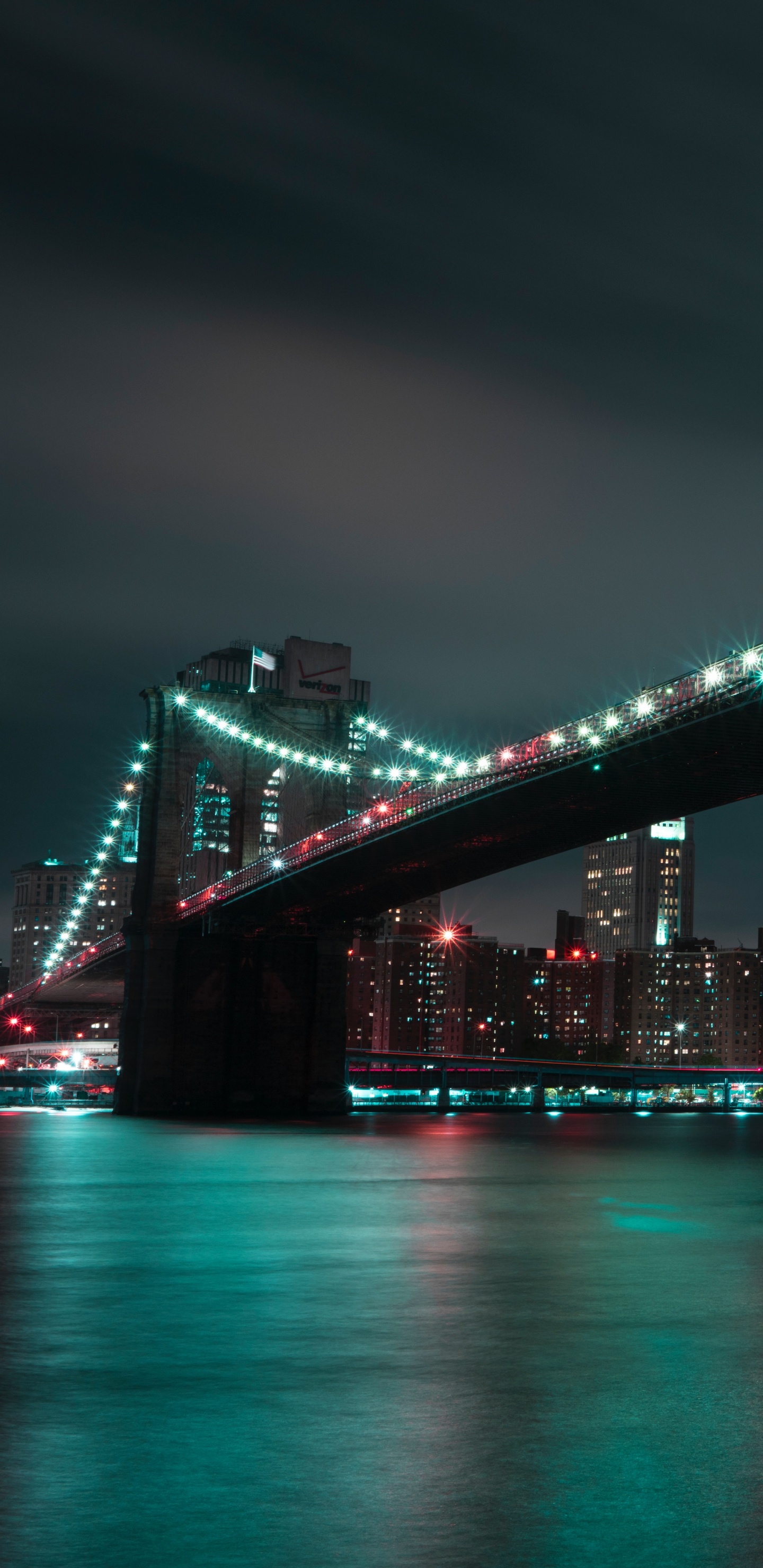Обои Бруклинский мост, ночь, городской пейзаж, город, мост в разрешении 1440x2960