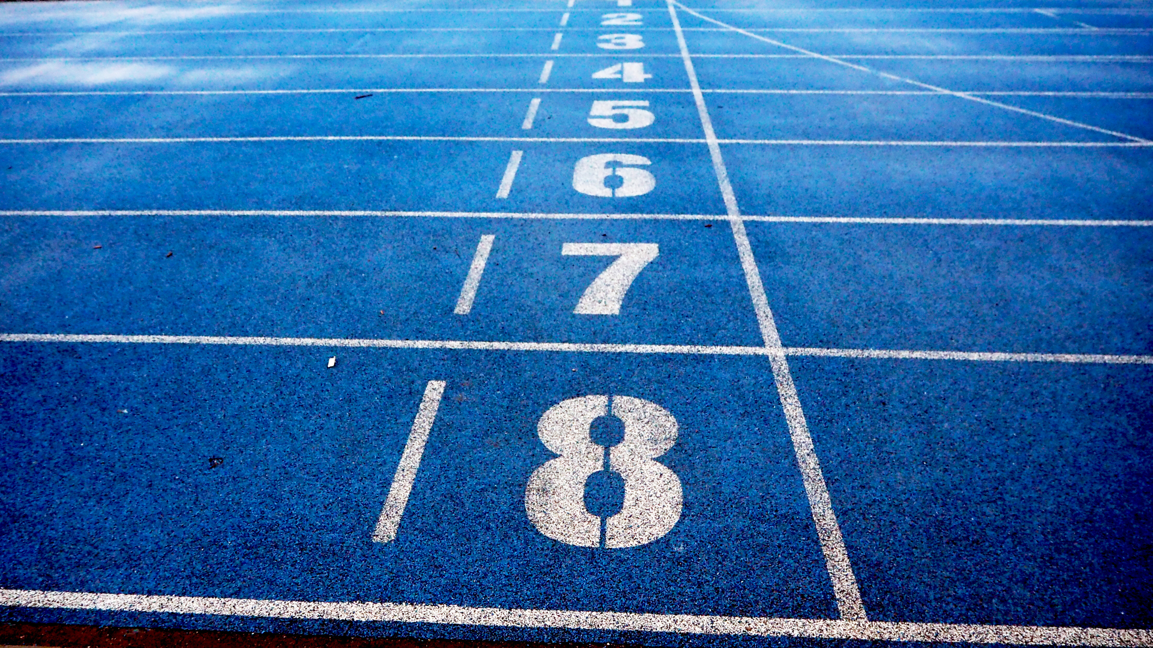 Обои спортсмен, конкурс, синий, переулок, асфальт в разрешении 3840x2160