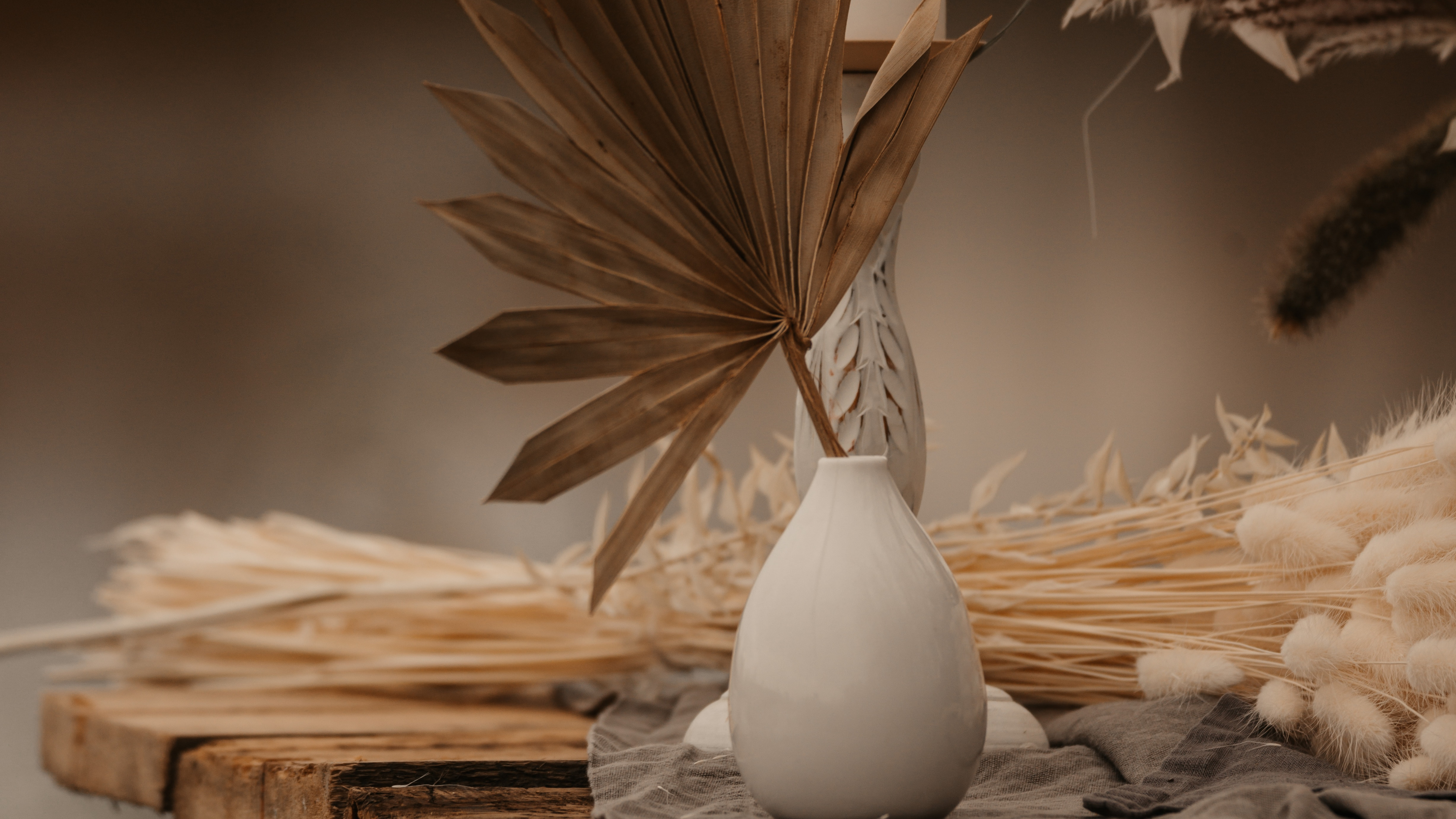 Обои перо, apple, натюрморт, прут, предмет в разрешении 3840x2160