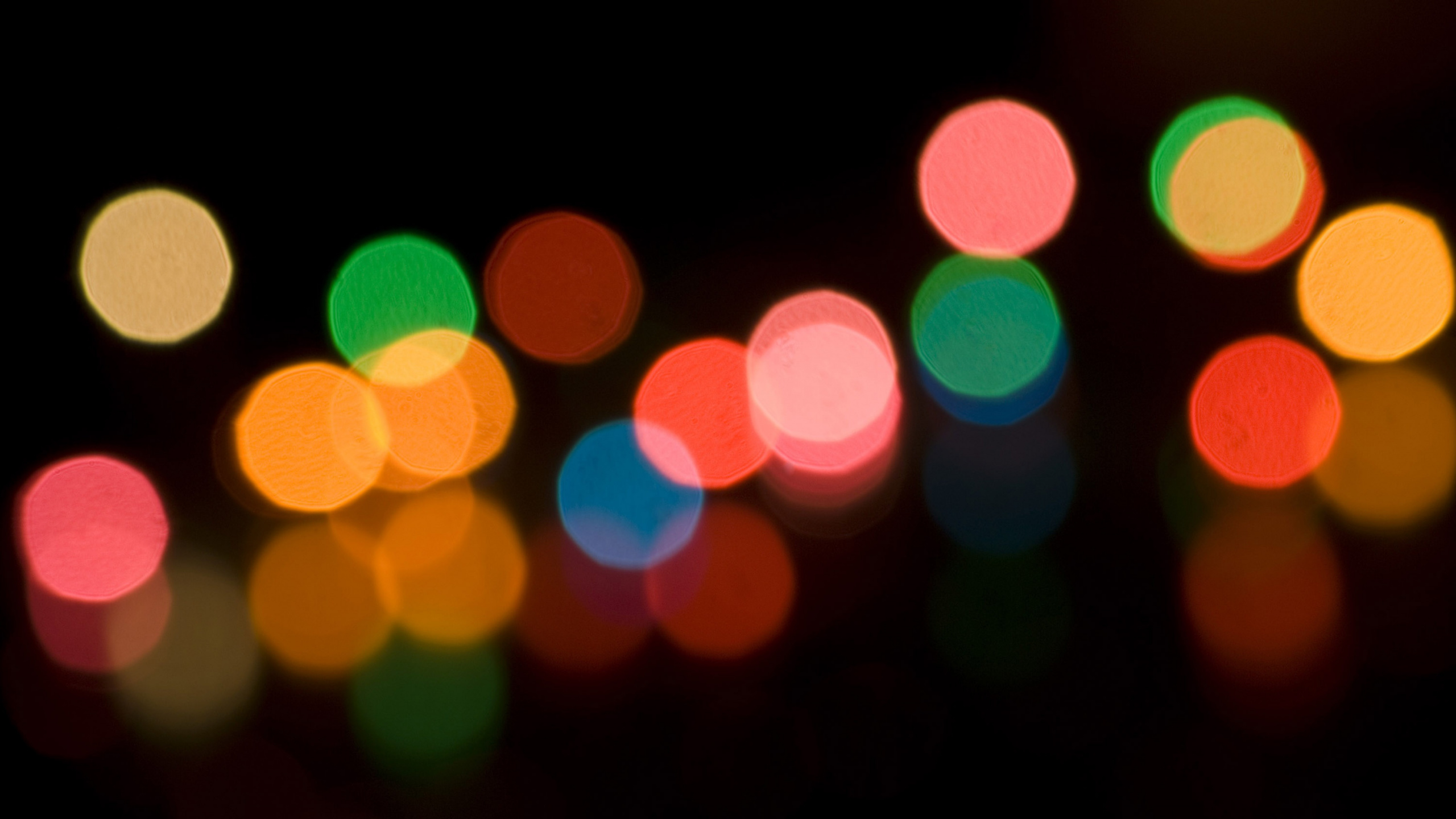 Обои свет, темнота, освещение, круг, ночь в разрешении 2560x1440