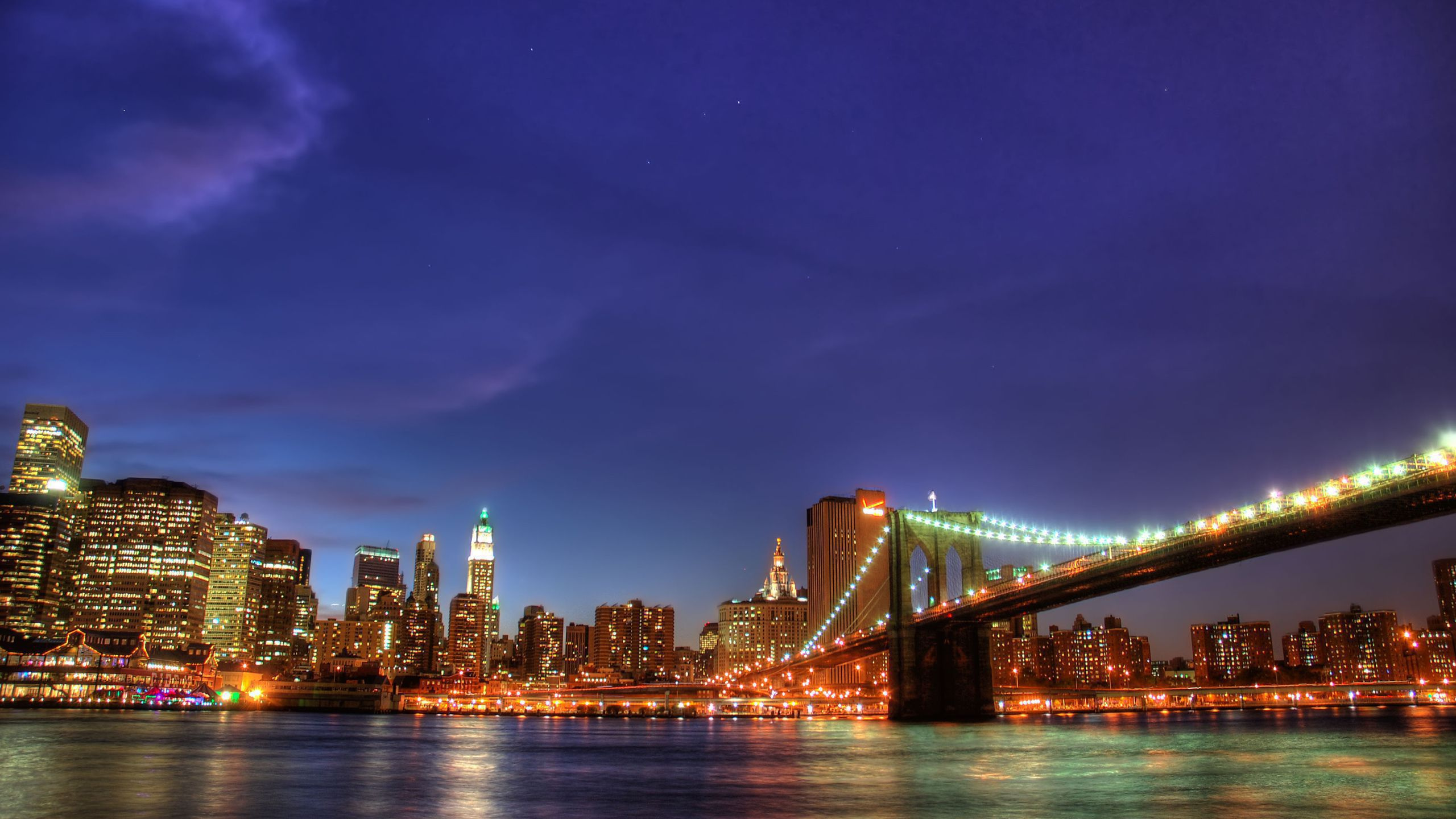 Обои городской пейзаж, ночь, город, линия горизонта, ориентир в разрешении 2560x1440