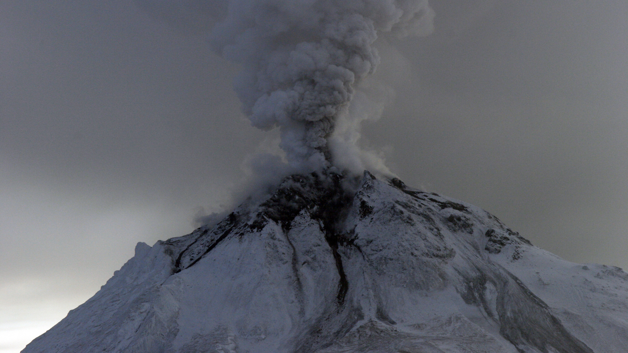 Обои типы вулканических извержений, подводные вулканы, стратовулкан, вулкан, лава в разрешении 2560x1440