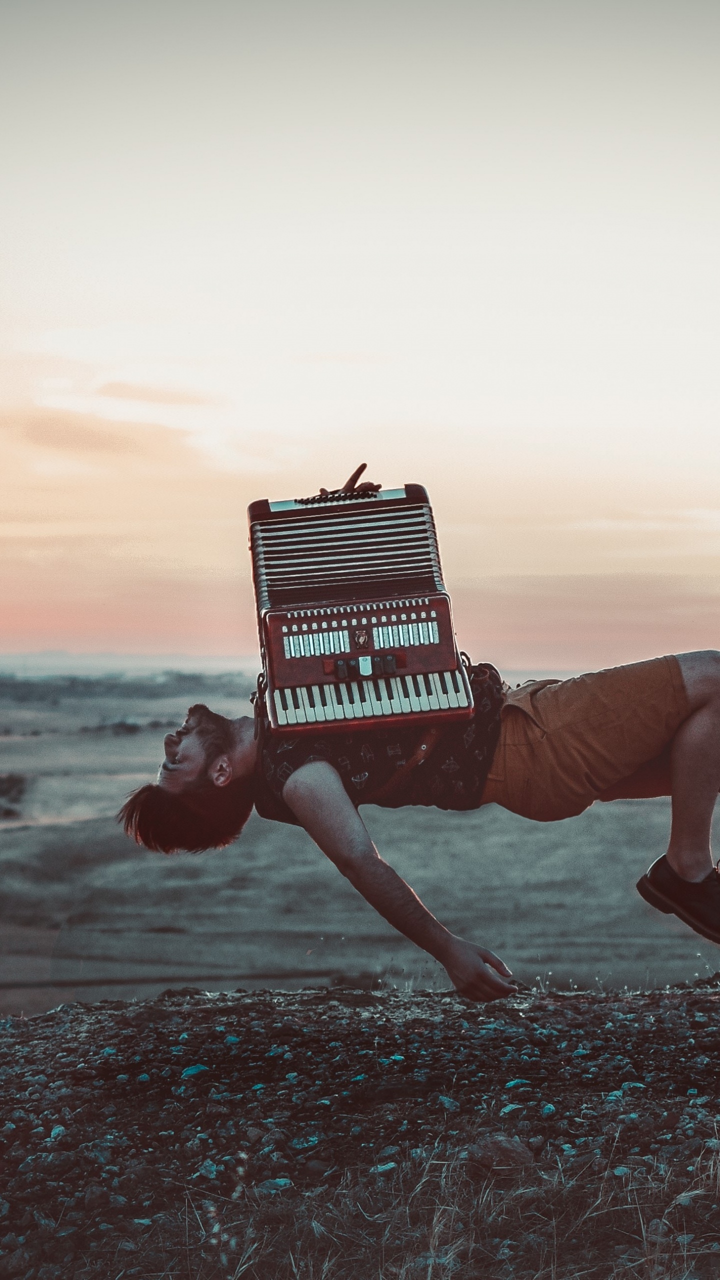 Обои музыка, горизонт, море, солнечный свет, пейзаж в разрешении 1440x2560