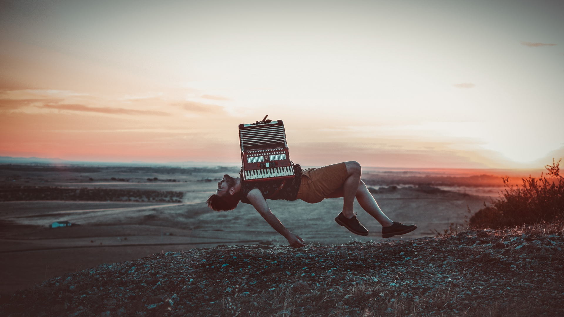 Обои музыка, горизонт, море, солнечный свет, пейзаж в разрешении 1920x1080