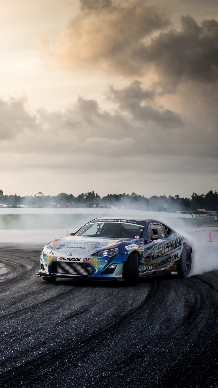 Обои дрифтинг, колесо, облако, шина, легковые автомобили в разрешении 720x1280