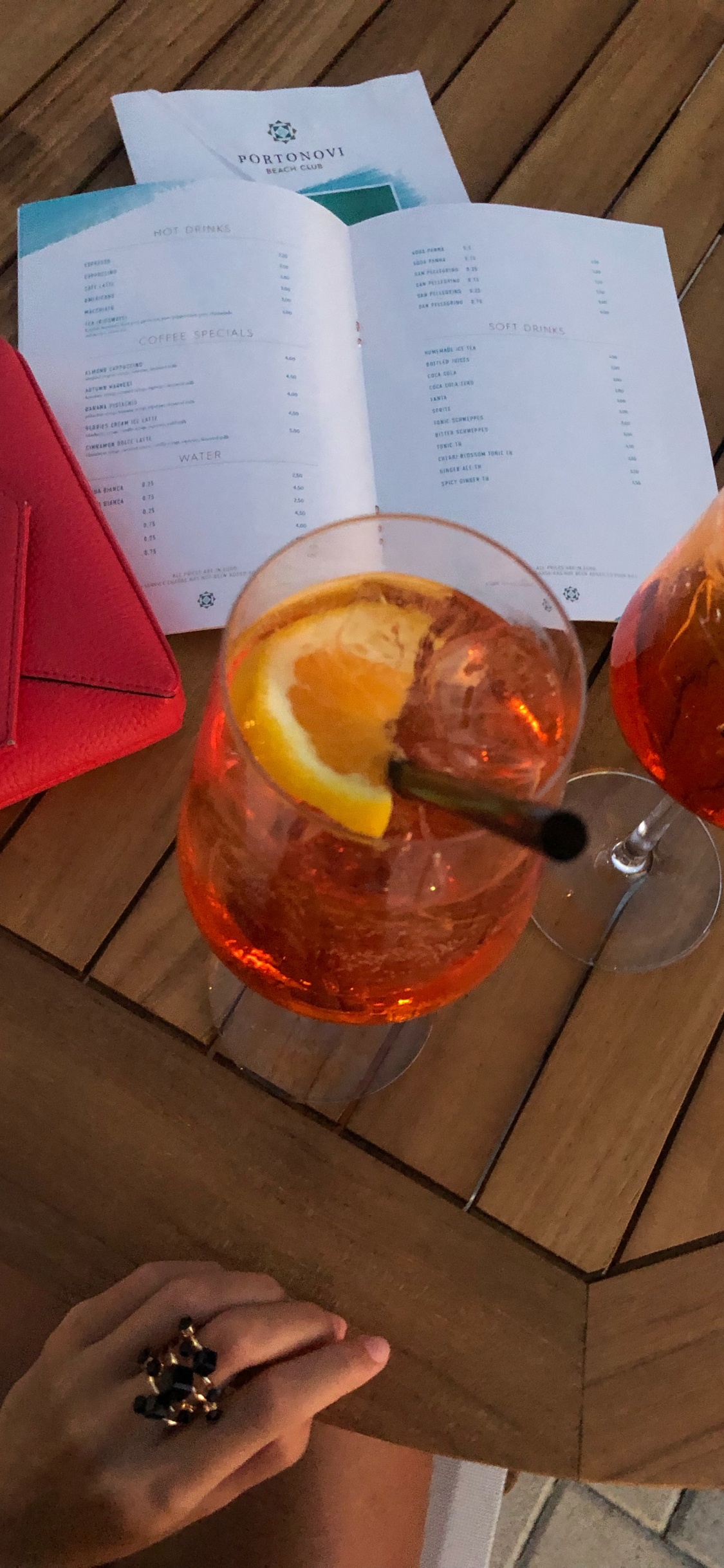 Обои напиток, алкоголь, жидкость, крепкий спиртной напиток, Янтарь в разрешении 1125x2436