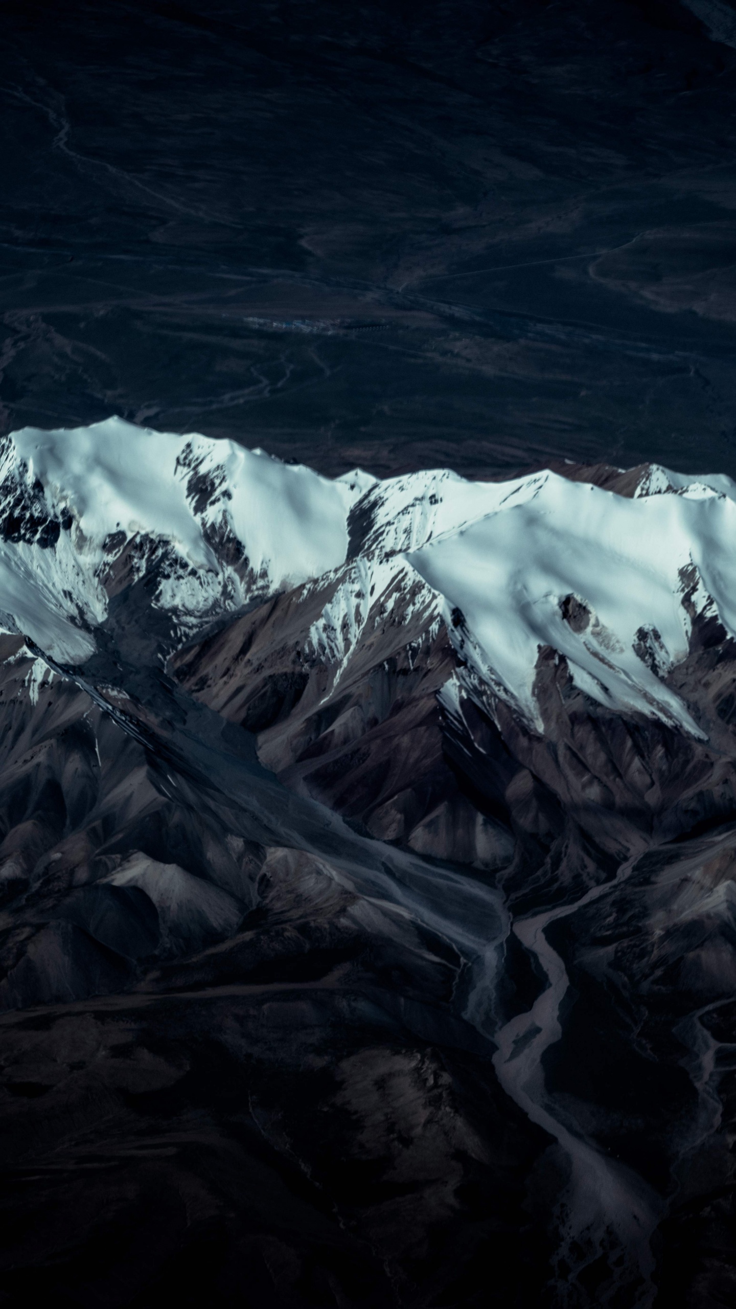 Обои ледяная форма, земля, темнота, рельеф, природа в разрешении 1440x2560