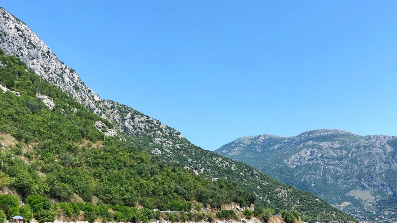 Обои водоем, горный рельеф, вода, судно, горный хребет в разрешении 1280x720