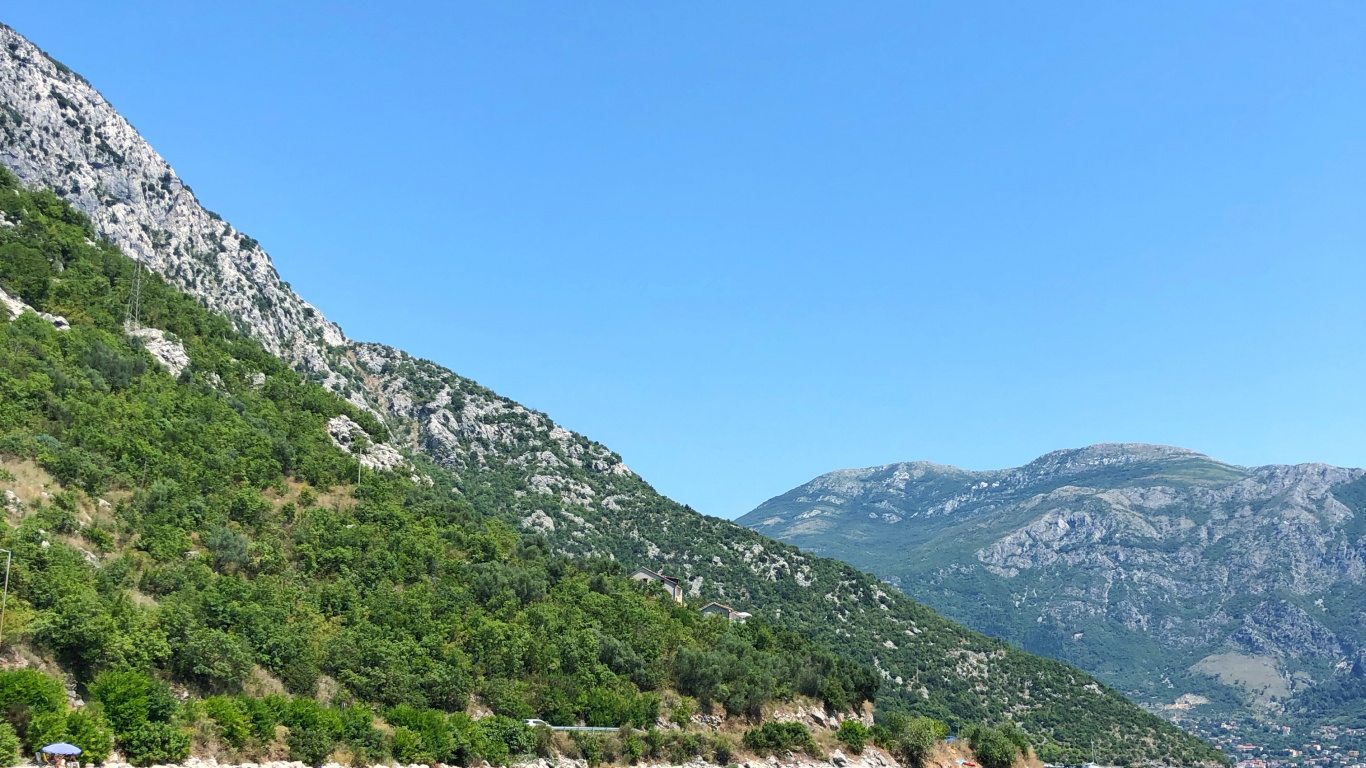 Обои водоем, горный рельеф, вода, судно, горный хребет в разрешении 1366x768