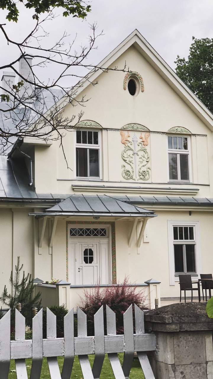 Обои Хаус, окно, свойство, родина, штакетник в разрешении 720x1280