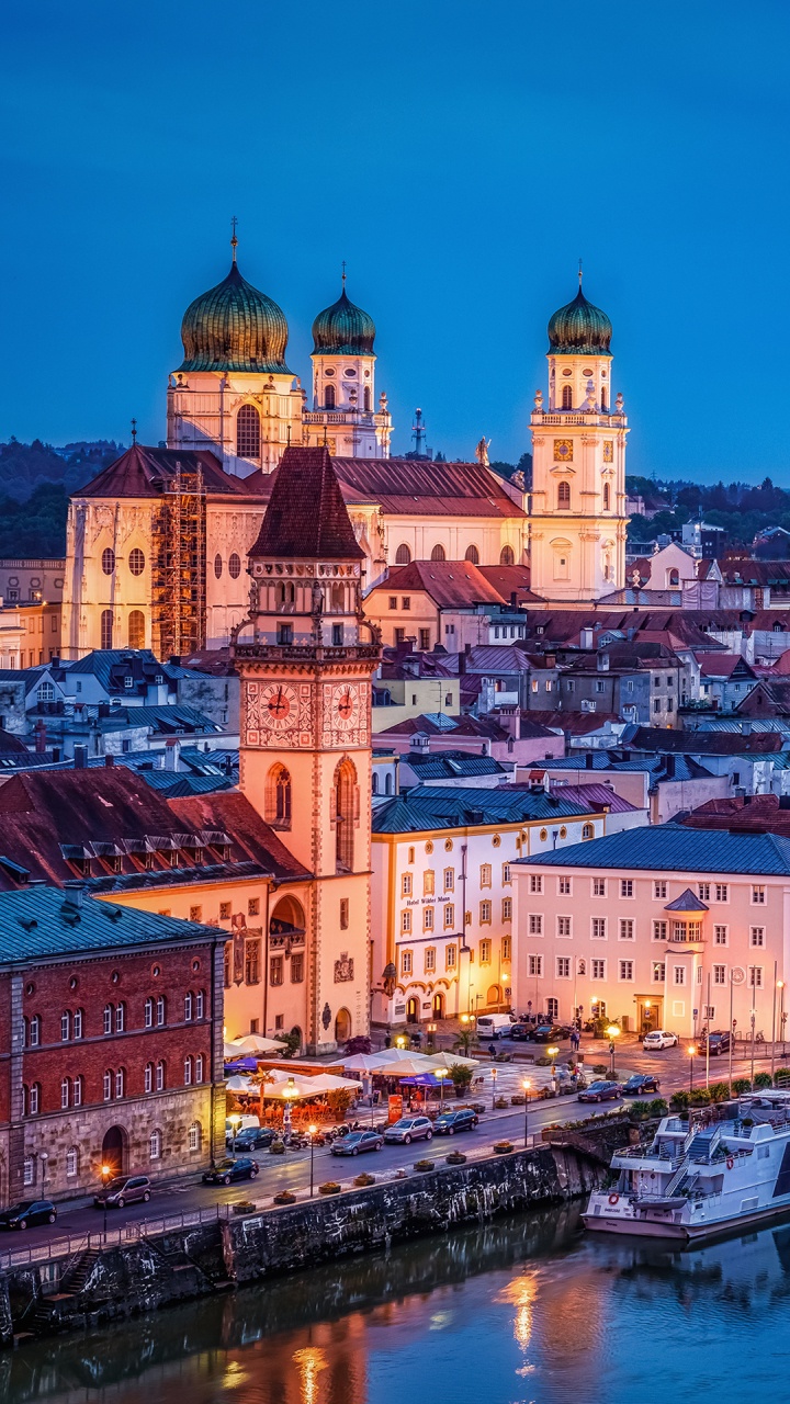 Обои Пассау, река Дунай, здание, окно, синий в разрешении 720x1280