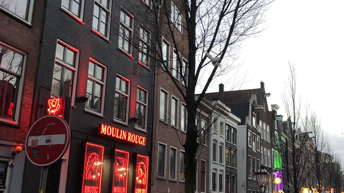 Обои Амстердам, улица, окно, городок, соседство в разрешении 1366x768