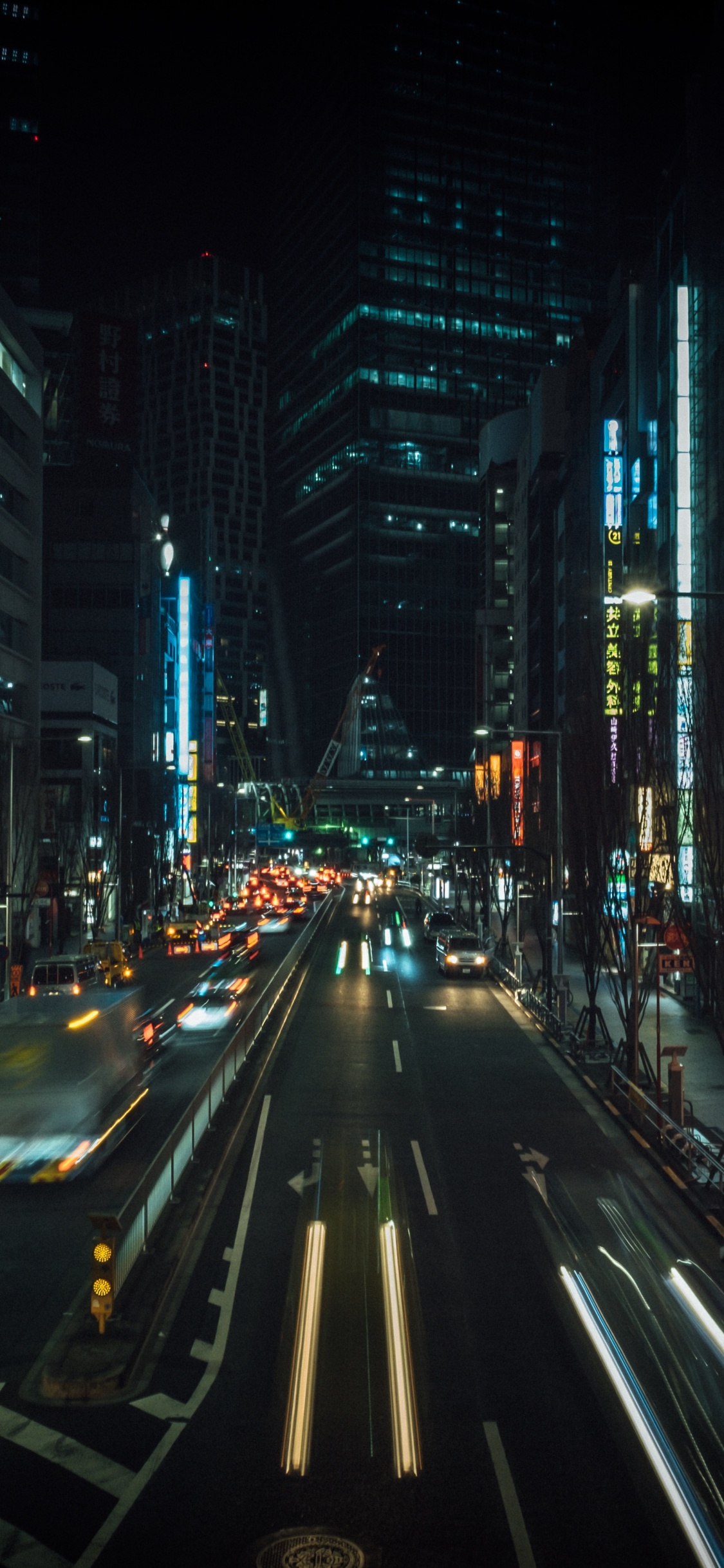 Обои улица, город, ночь, дорога, городской район в разрешении 1125x2436