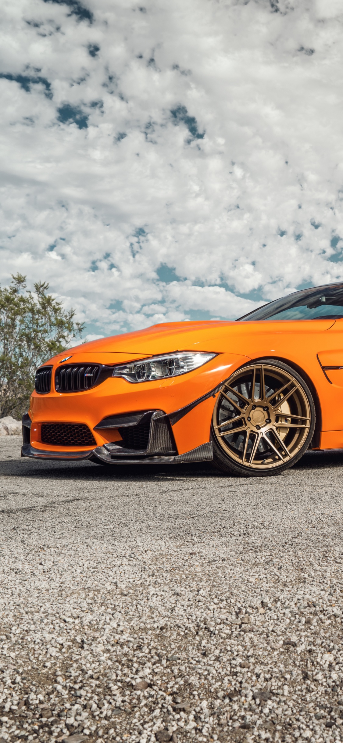 Обои авто, колесо, обод, желтый, bmw в разрешении 1125x2436