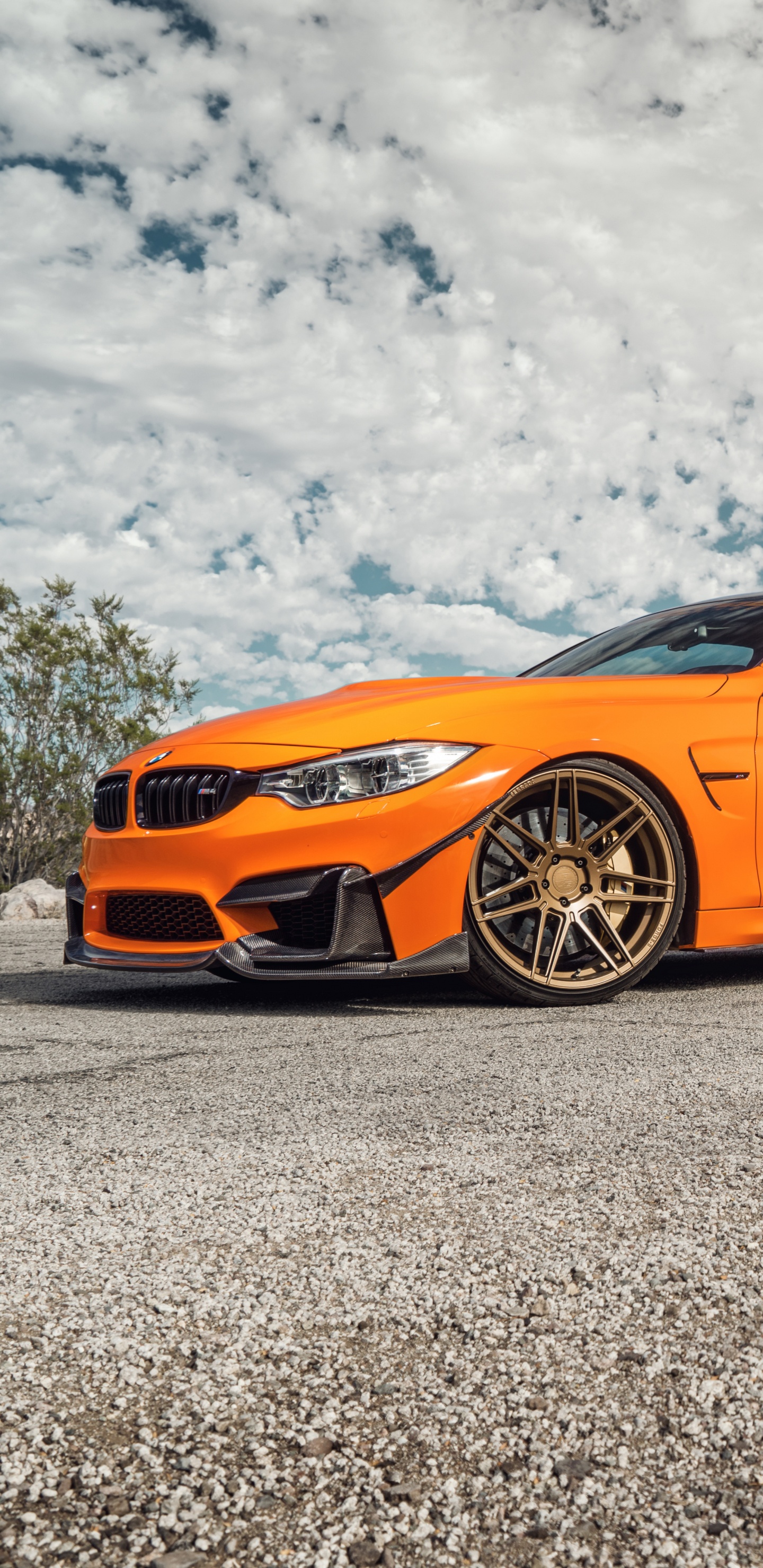 Обои авто, колесо, обод, желтый, bmw в разрешении 1440x2960