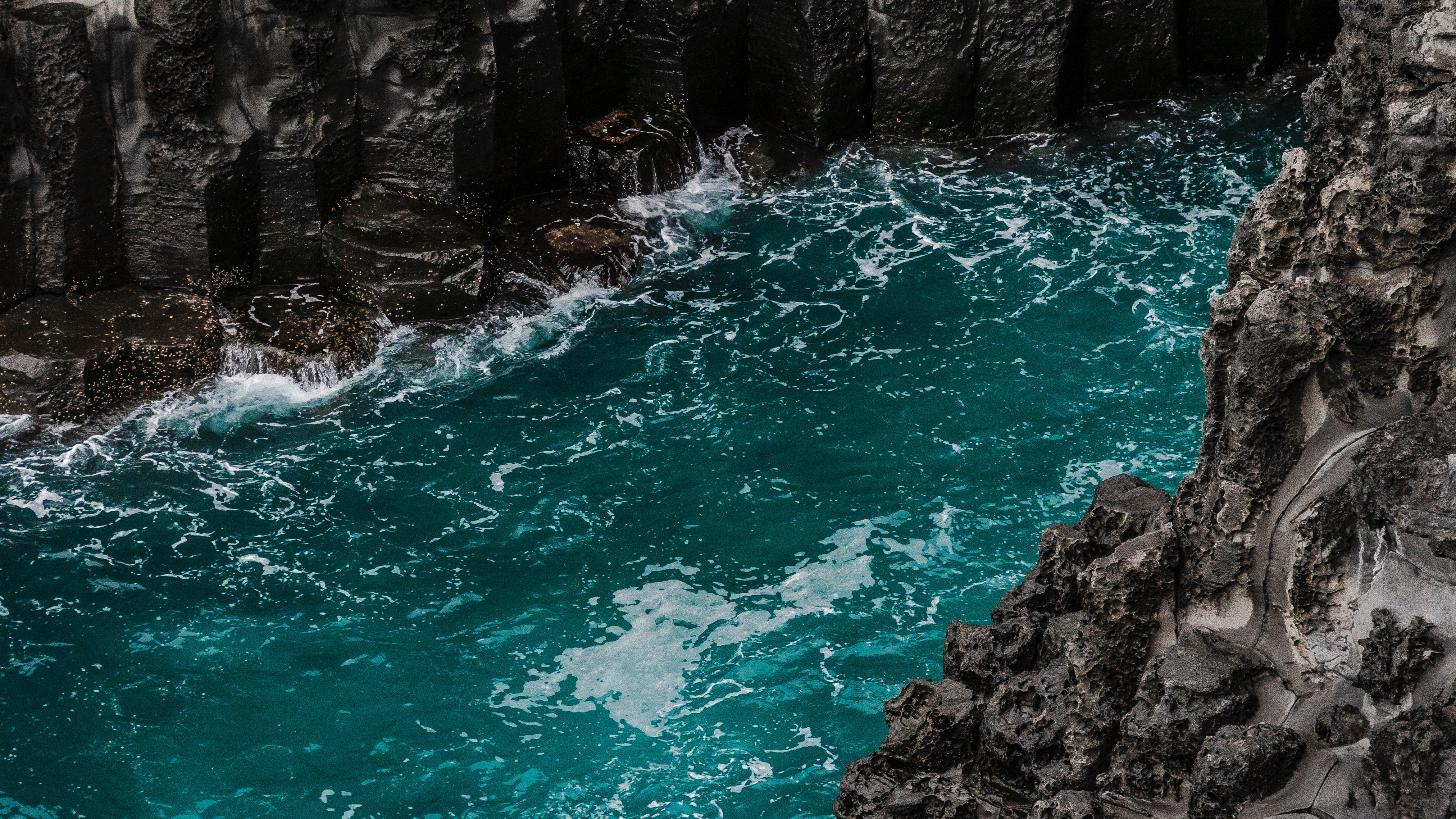 Обои обрыв, водоем, вода, синий, бирюза в разрешении 3840x2160