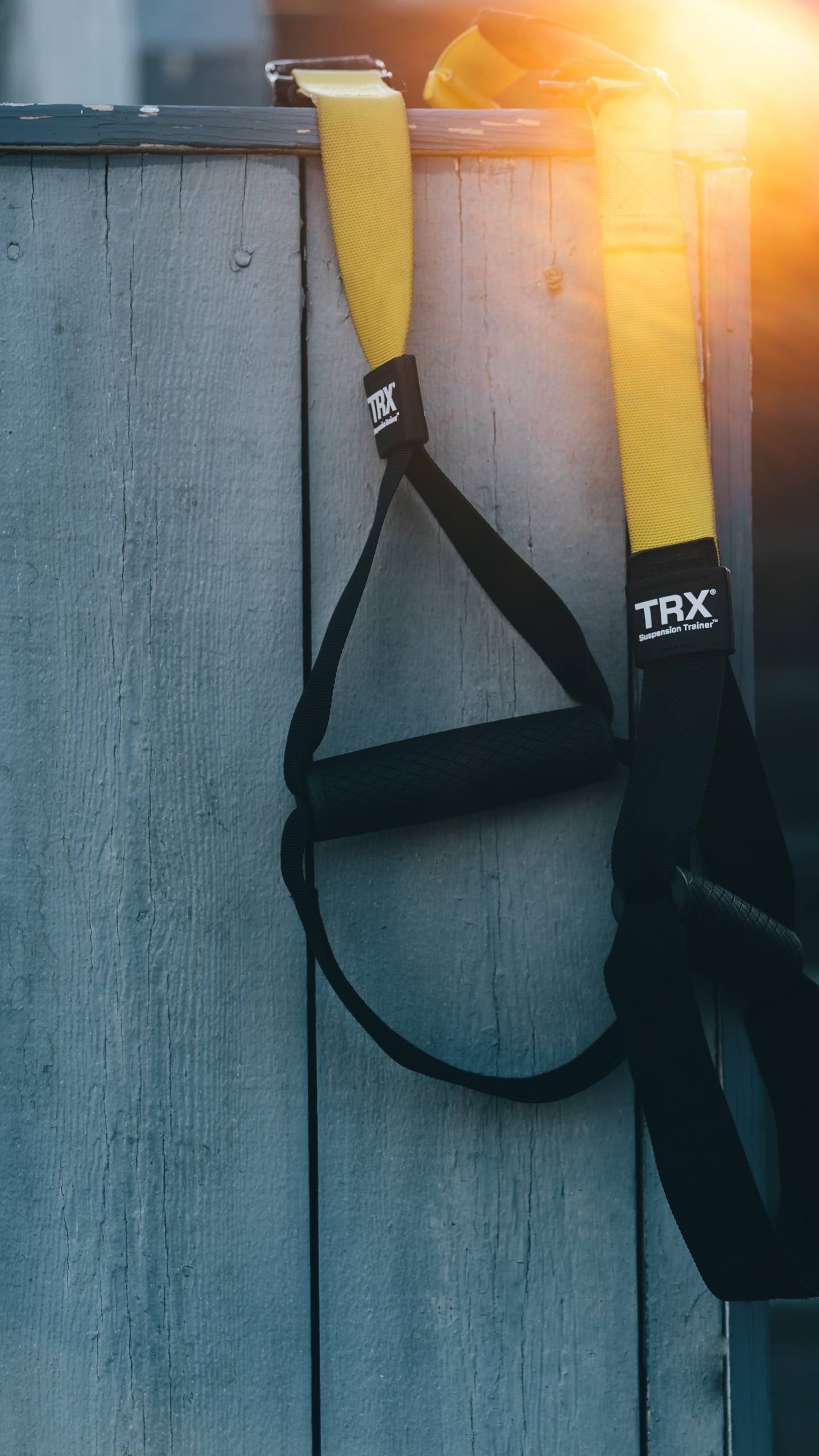 Обои Сопротивление группы, силовая тренировка, упражнение, Обучение подвеска, упражнения с собственным весом в разрешении 1440x2560