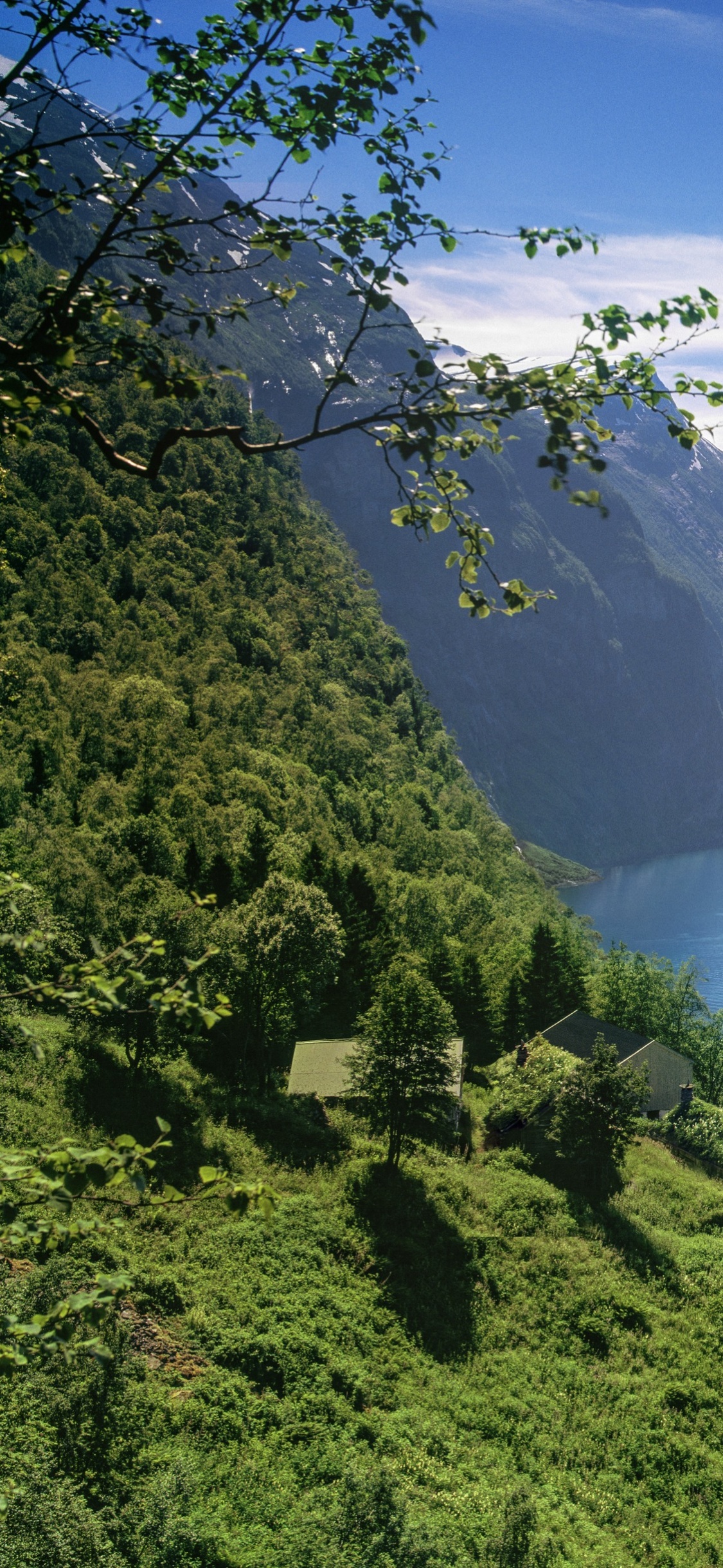 Обои фьорд, гейрангер, нагорье, гидроресурсы, горная станция в разрешении 1125x2436