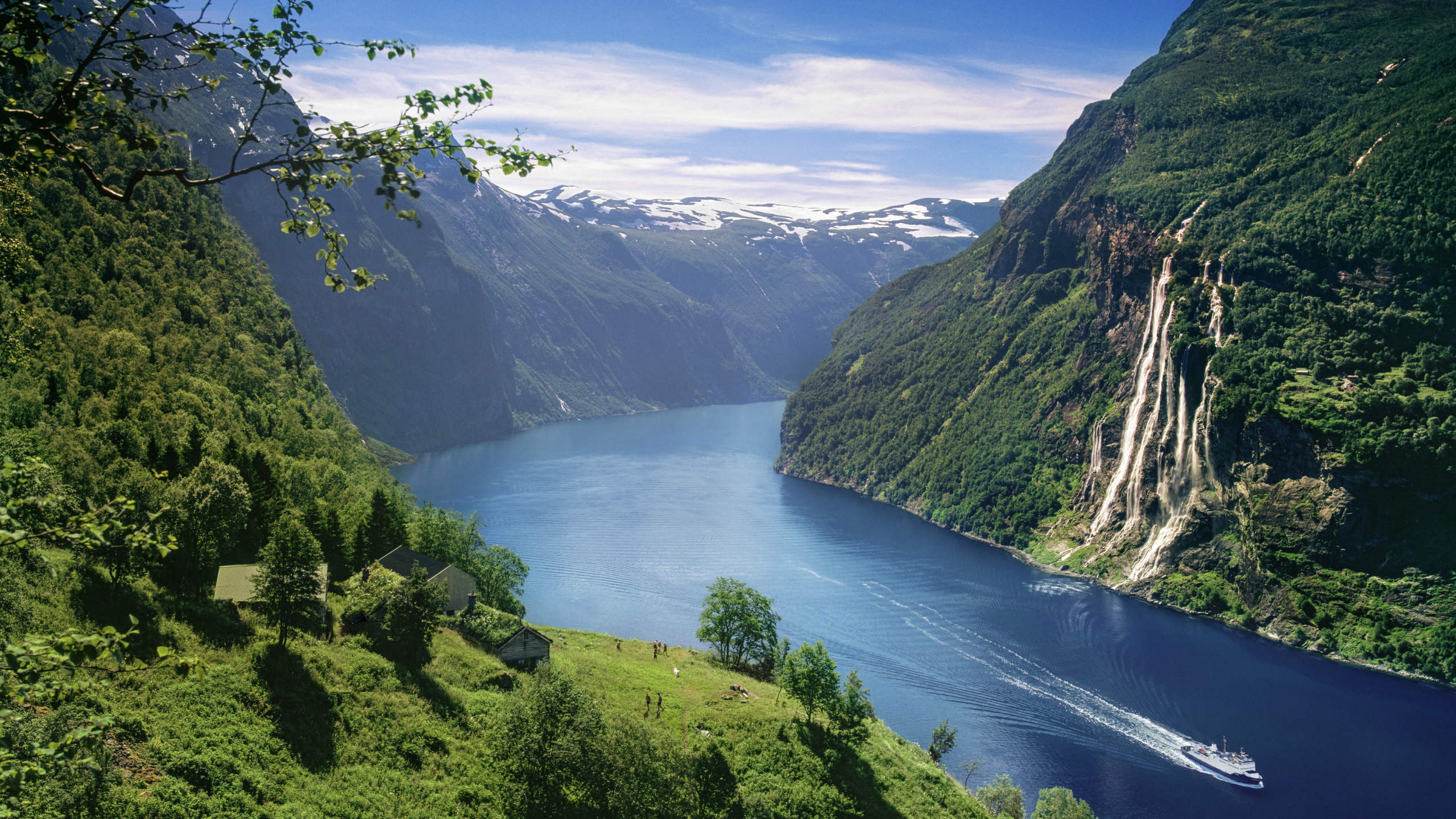 Обои фьорд, гейрангер, нагорье, гидроресурсы, горная станция в разрешении 2560x1440