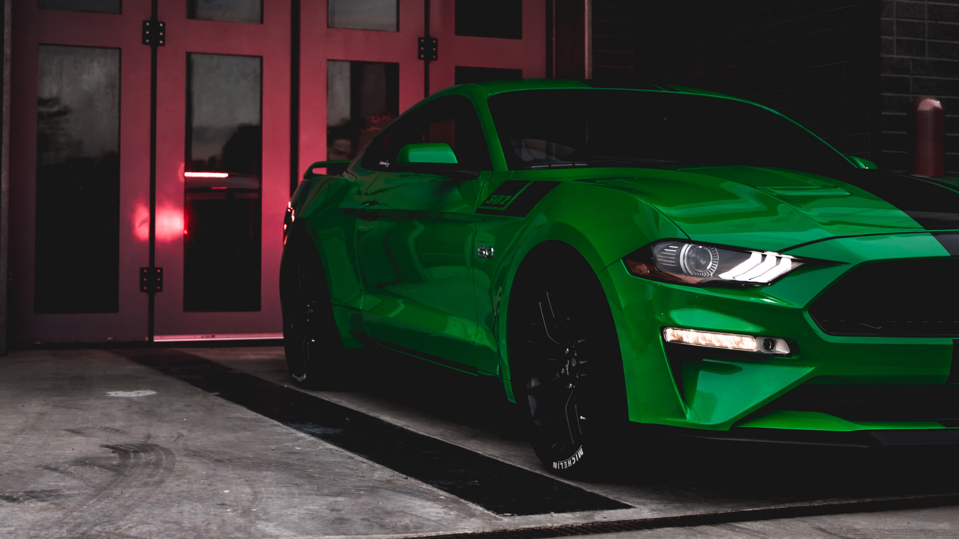 Обои авто, спорткар, зеленый, обод, колесо в разрешении 1920x1080