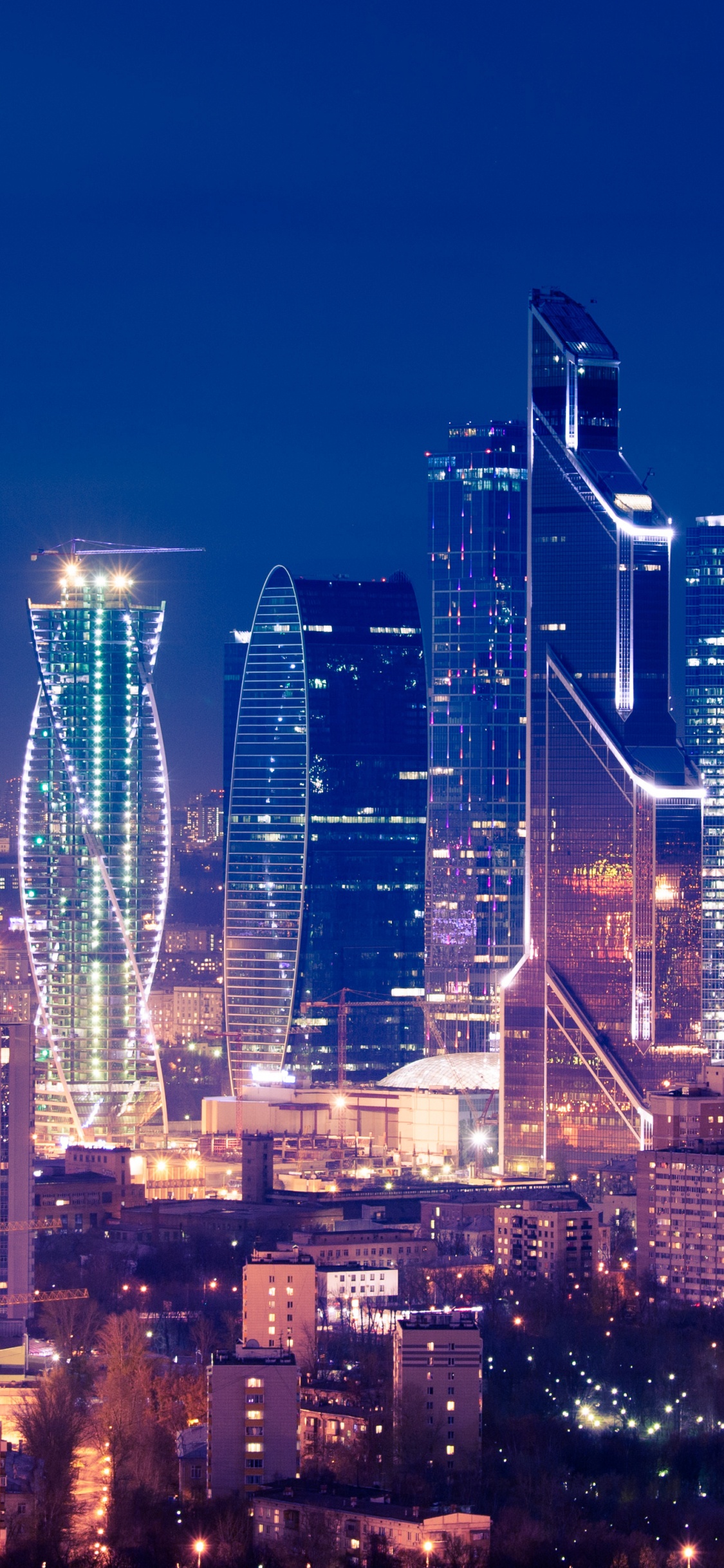 Обои Москва, город, городской пейзаж, метрополия, городской район в разрешении 1125x2436