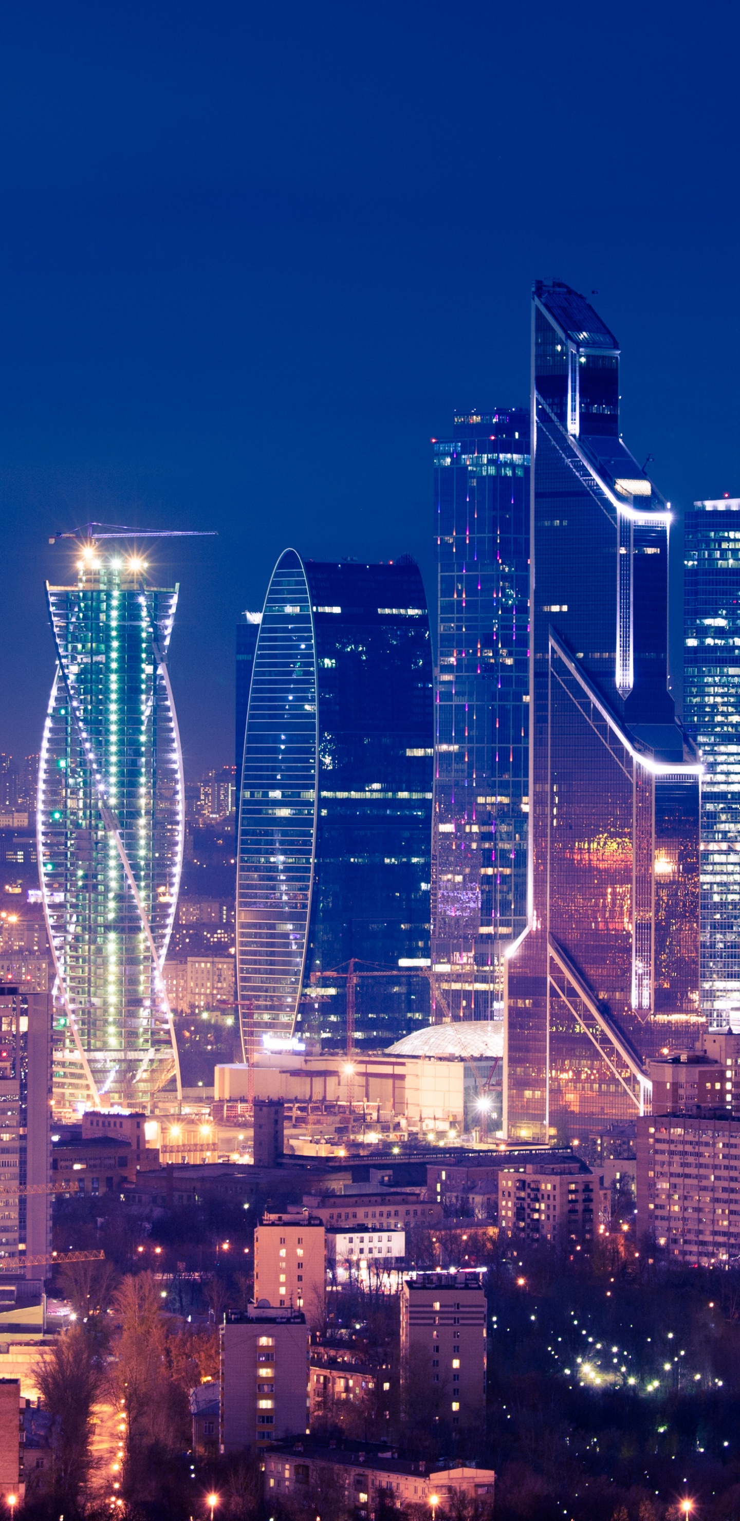 Обои Москва, город, городской пейзаж, метрополия, городской район в разрешении 1440x2960