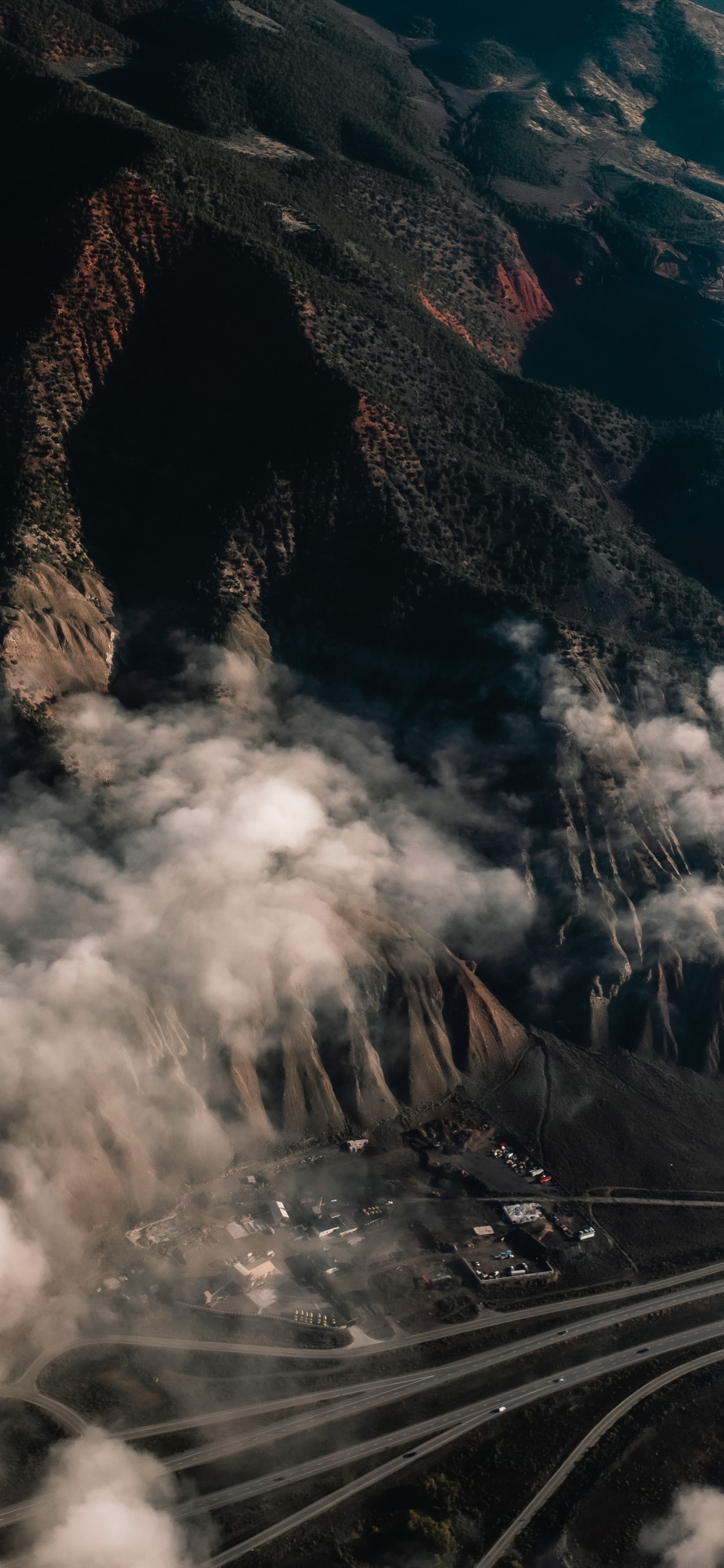 Обои атмосфера, облако, нагорье, гора, природный ландшафт в разрешении 1242x2688