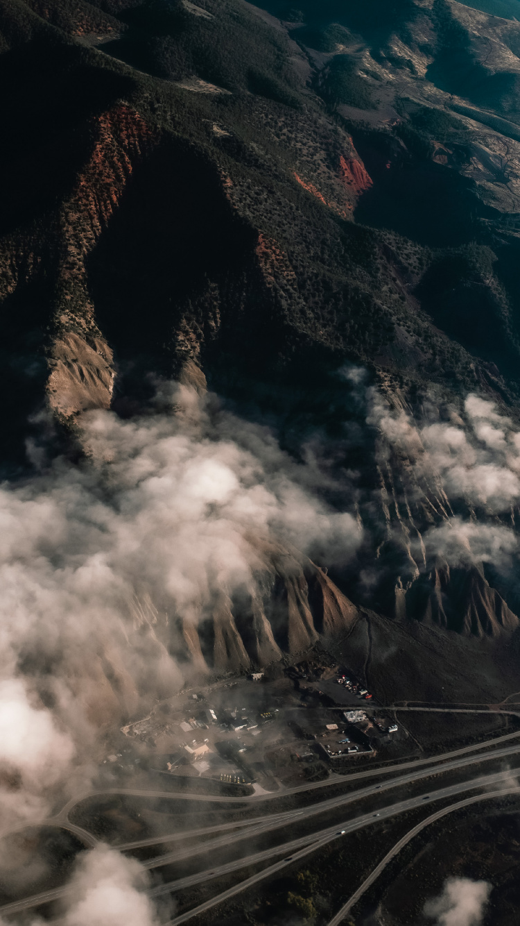 Обои атмосфера, облако, нагорье, гора, природный ландшафт в разрешении 750x1334