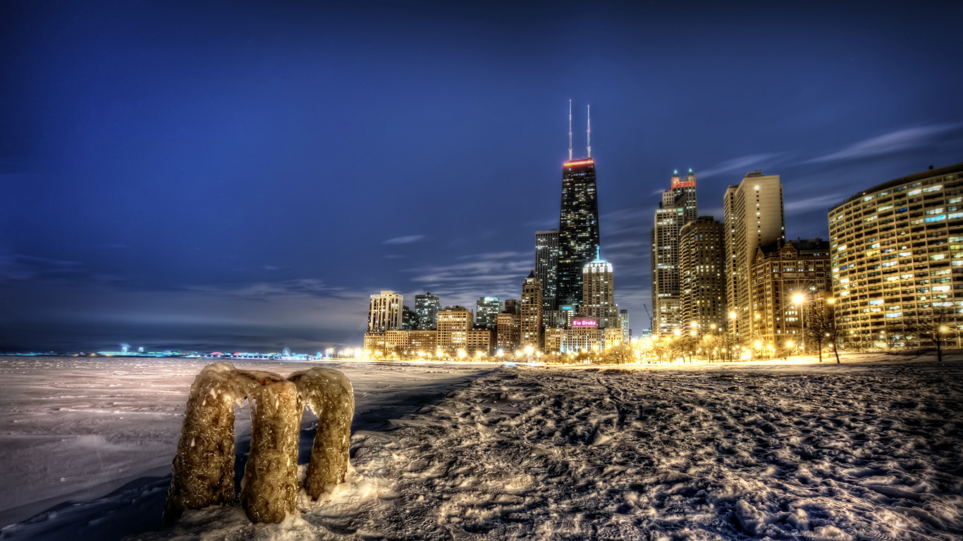 Обои город, городской пейзаж, линия горизонта, ночь, море в разрешении 1366x768