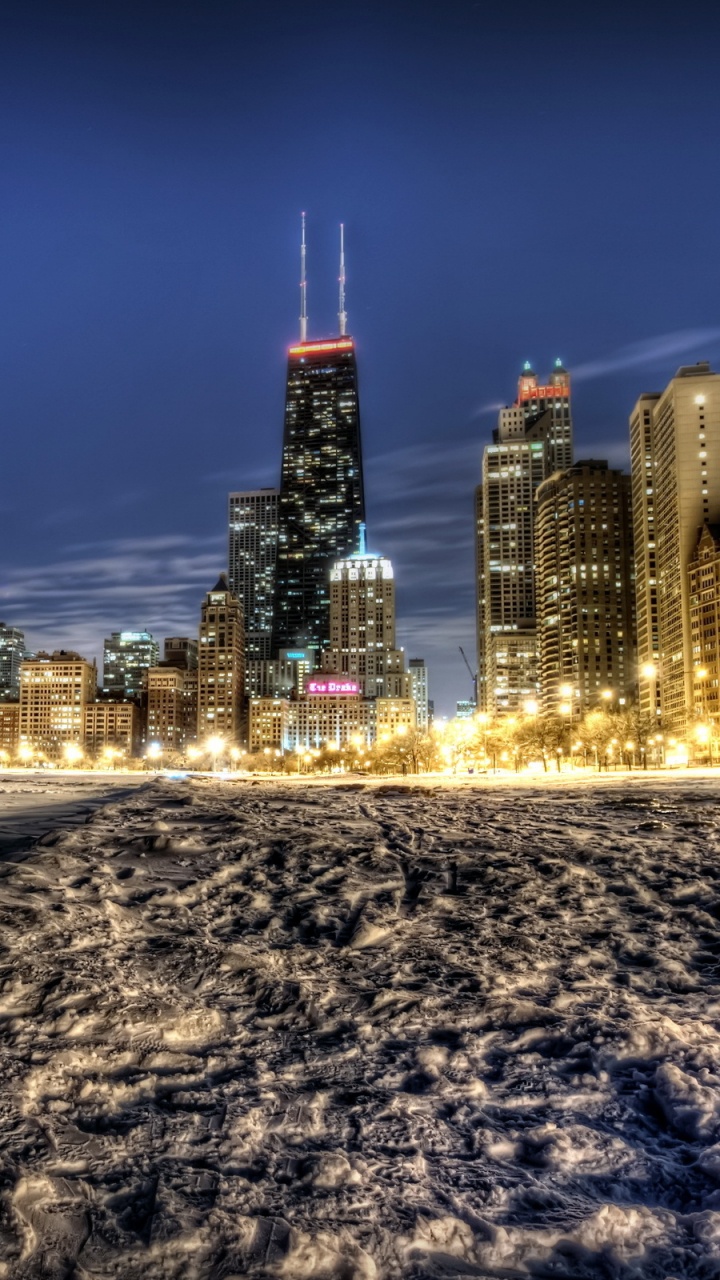 Обои город, городской пейзаж, линия горизонта, ночь, море в разрешении 720x1280