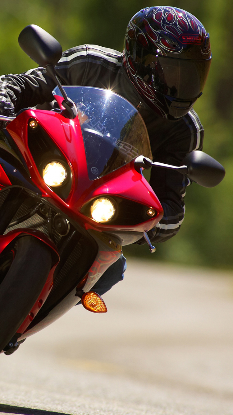 Обои авто, супербайк, мотоциклетный шлем, мотоцикл, шлем в разрешении 750x1334