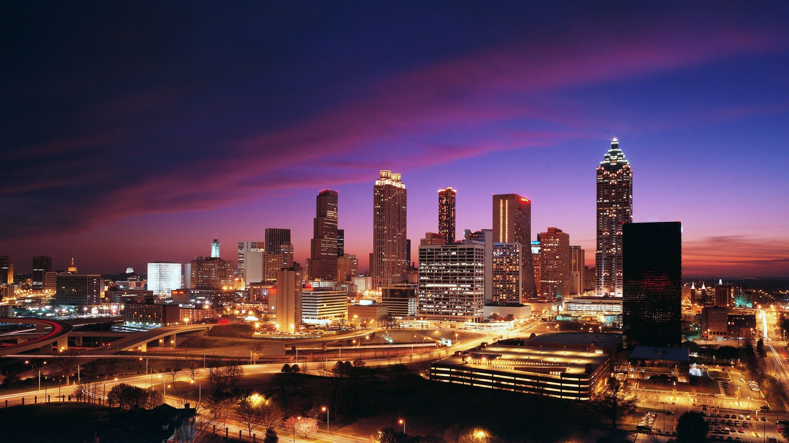 Обои город, городской пейзаж, метрополия, линия горизонта, городской район в разрешении 2560x1440