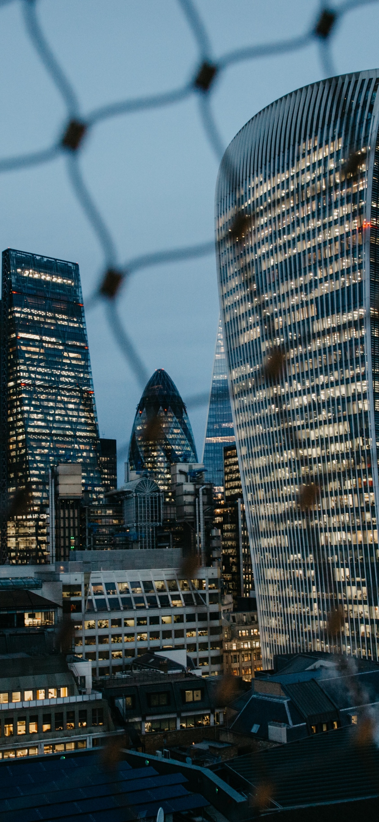 Обои городской пейзаж, линия горизонта, метрополия, осколок, небоскреб в разрешении 1242x2688