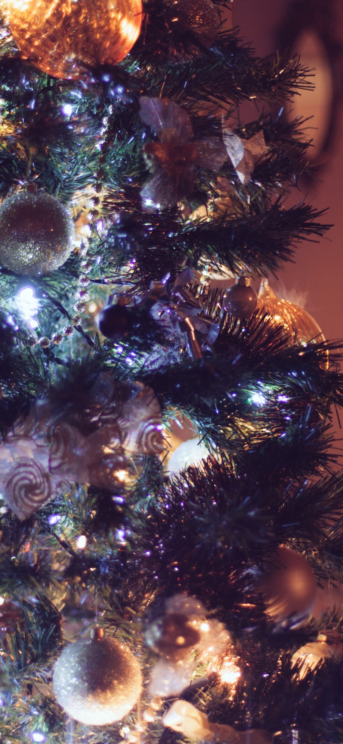 Обои елка, рождественский орнамент, Рождественский день, праздник, Рождественские украшения в разрешении 1125x2436